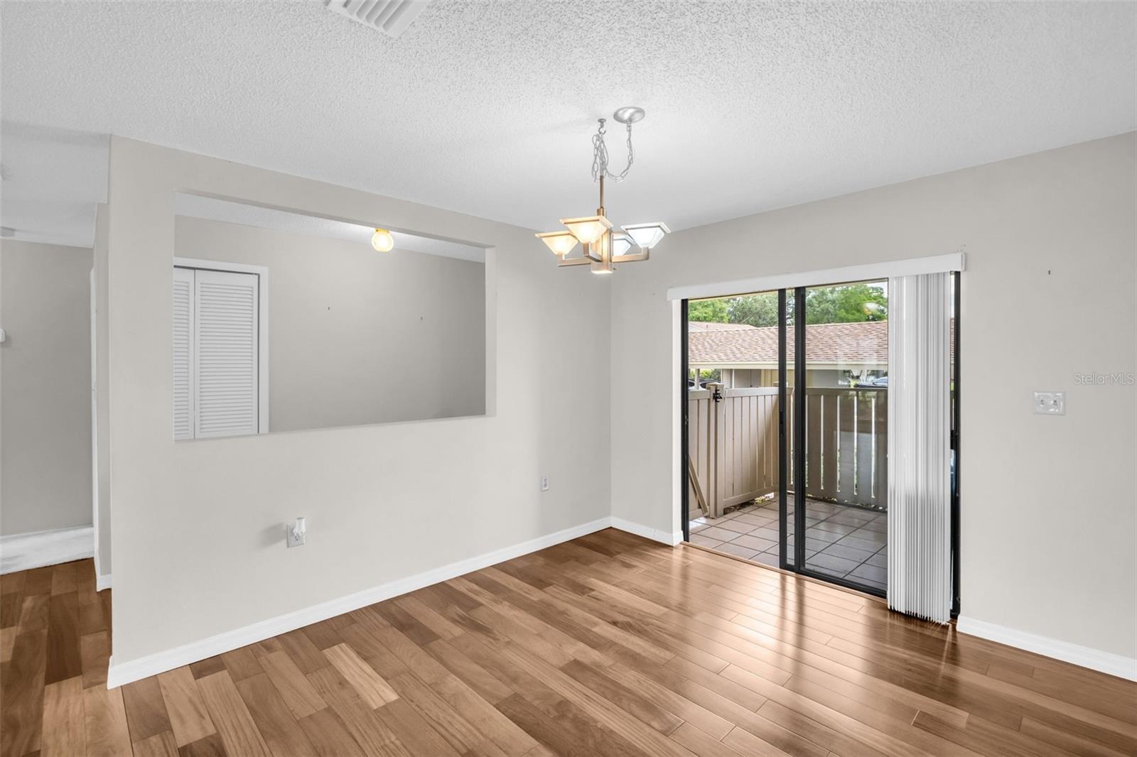 120 EVELYN CT — photo 3
