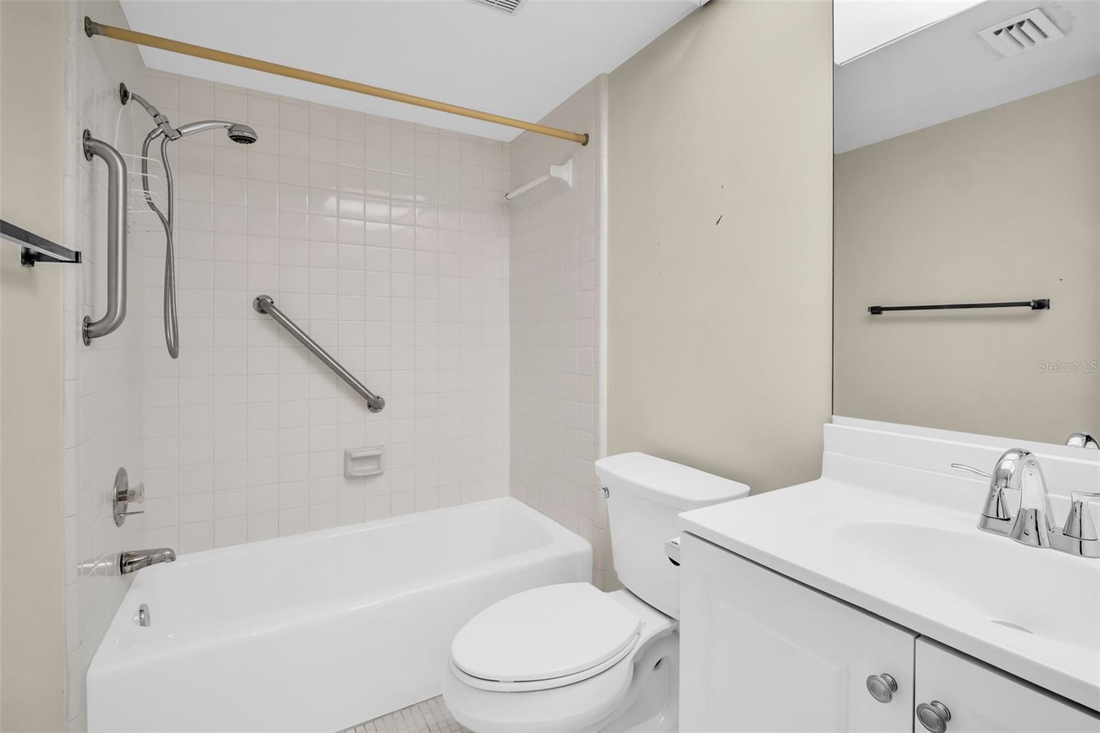 120 EVELYN CT — photo 25