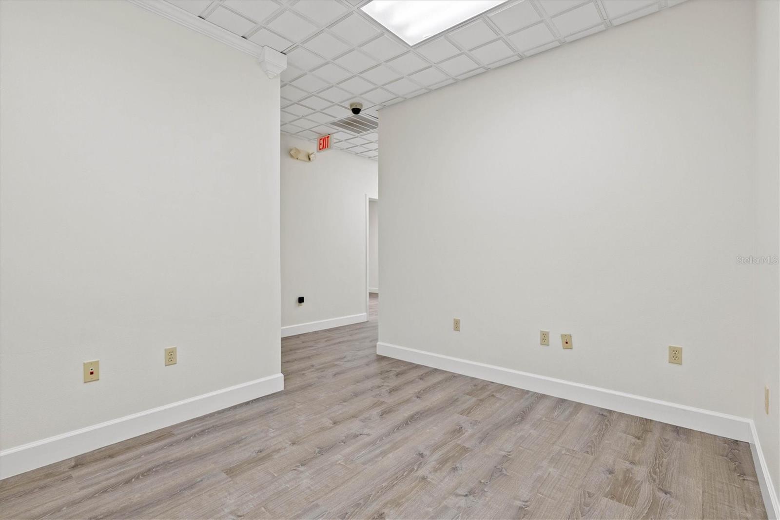 234 N RHODES AVE #105 — photo 4