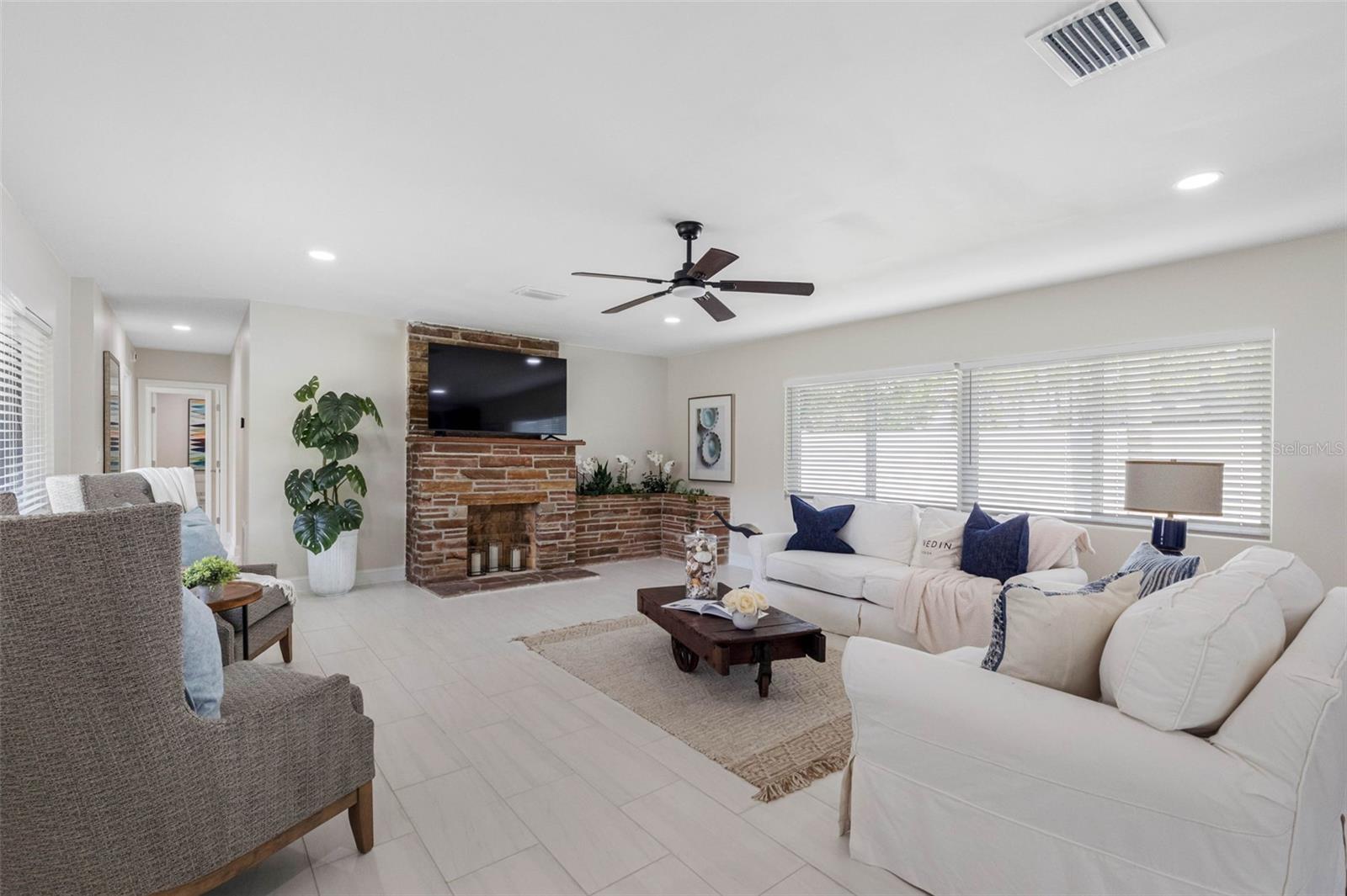1794 SANTA BARBARA DR — photo 11