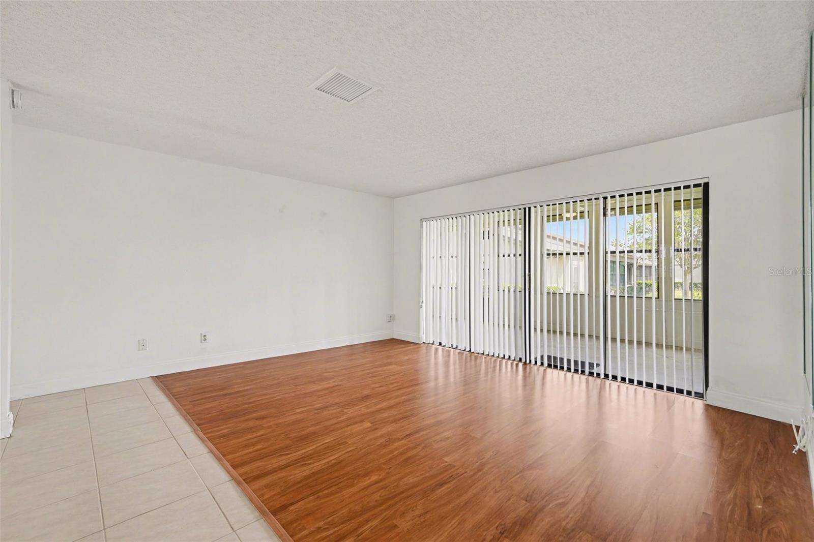 10 LESLEY LN — photo 13
