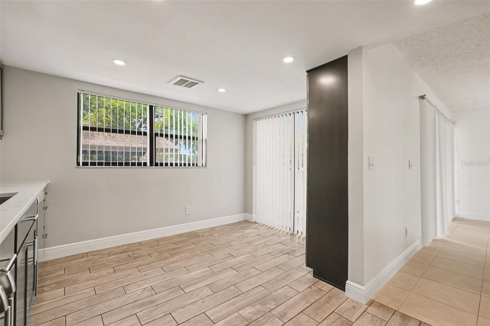 10 LESLEY LN — photo 8