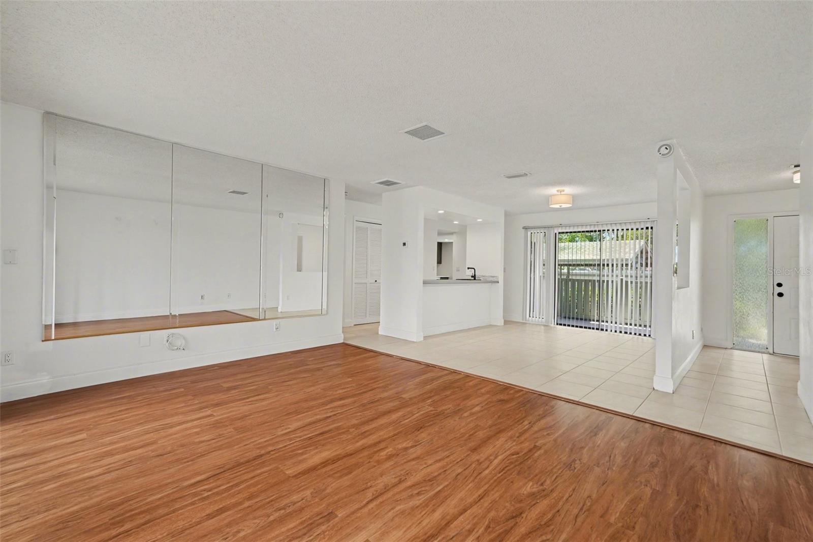 10 LESLEY LN — photo 11