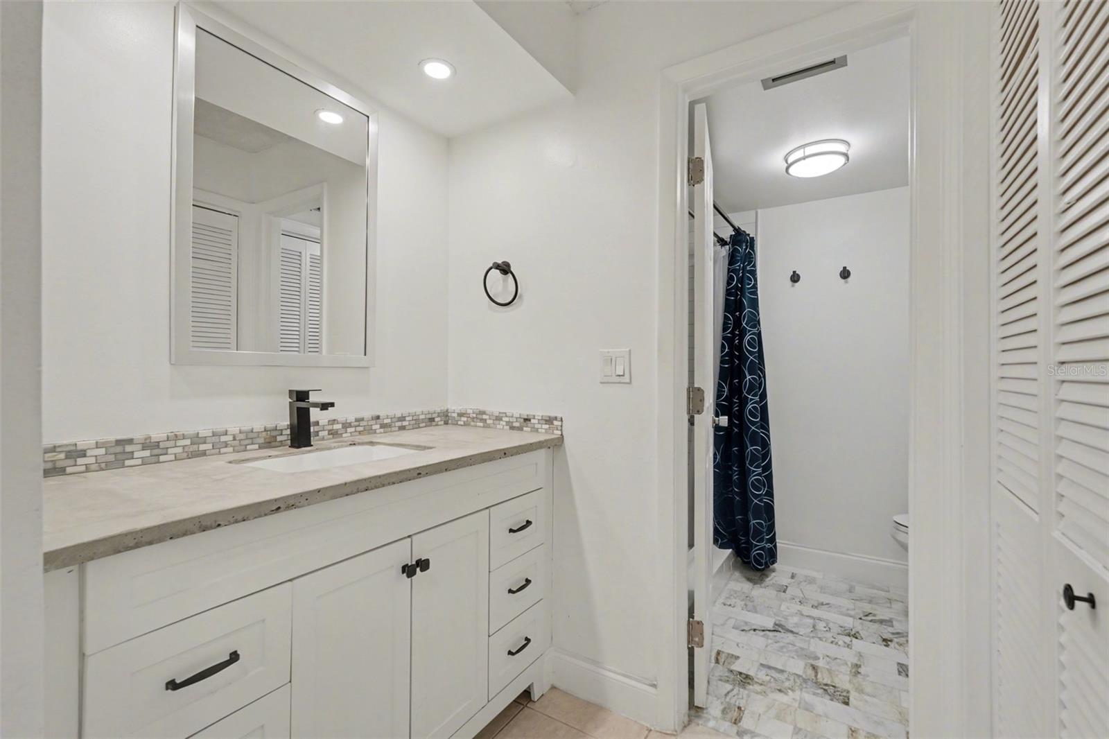 10 LESLEY LN — photo 16
