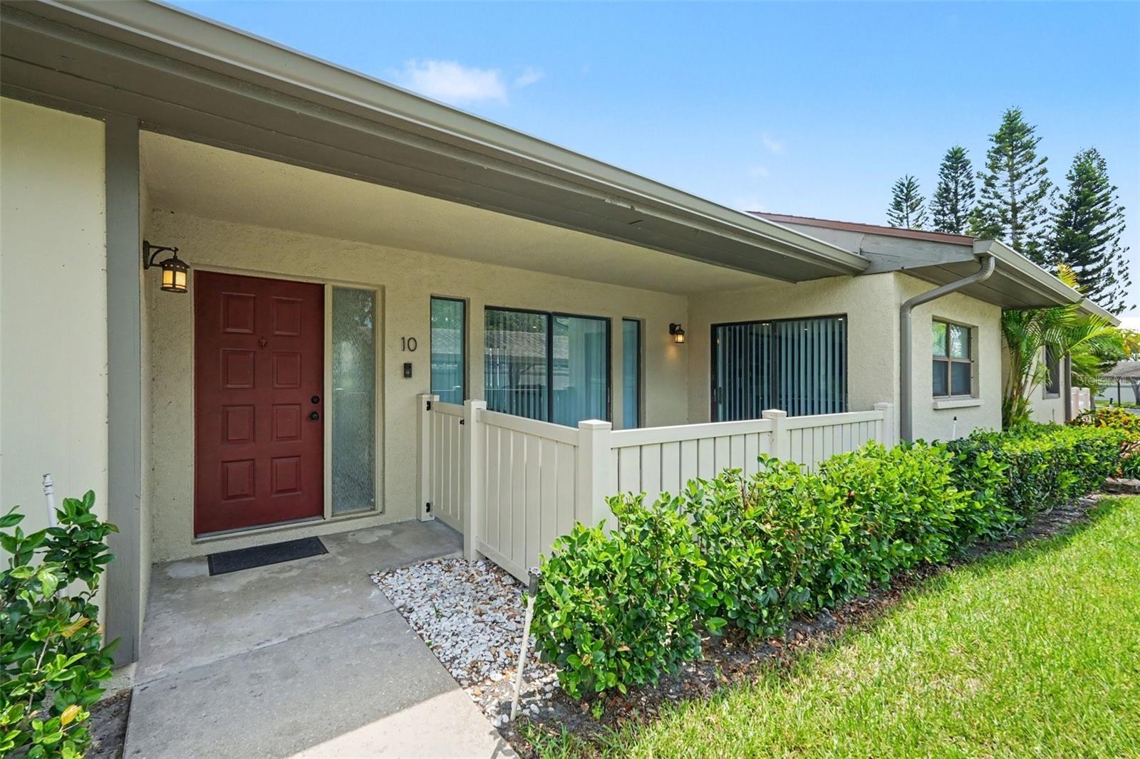 10 LESLEY LN — photo 2