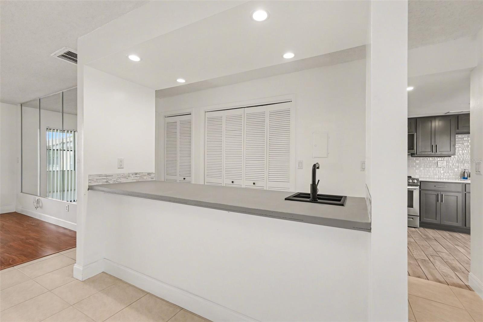 10 LESLEY LN — photo 19