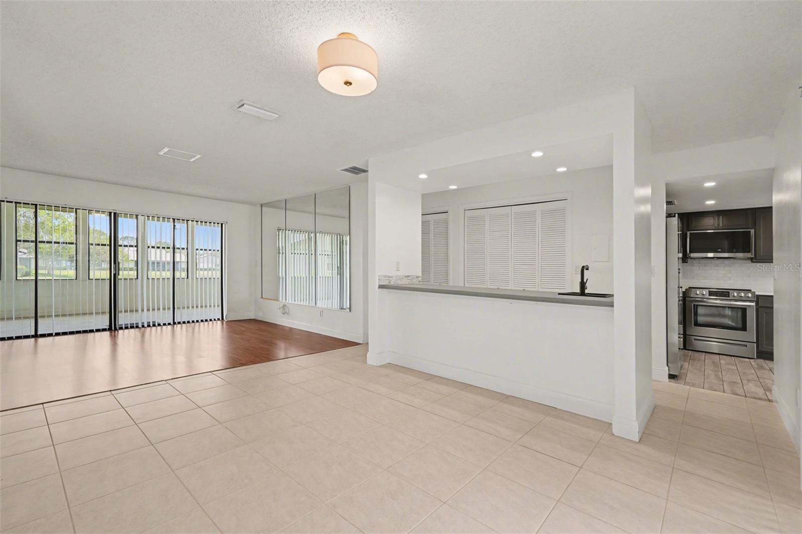 10 LESLEY LN — photo 18