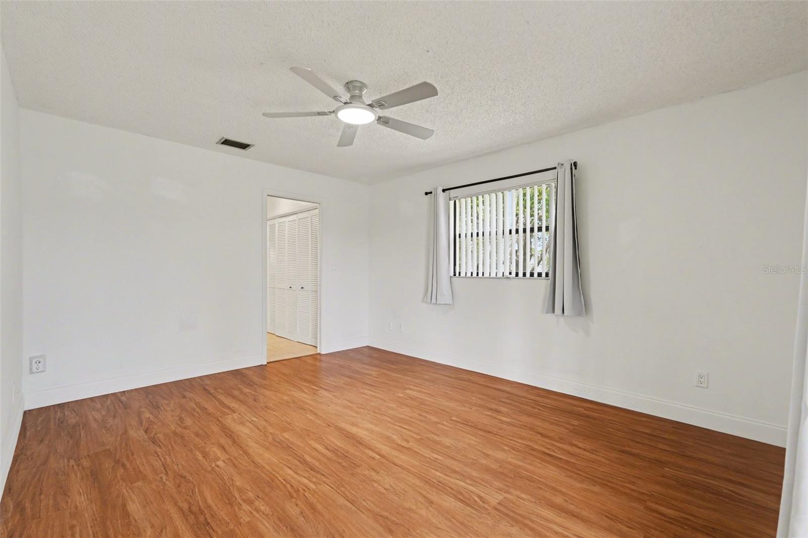 10 LESLEY LN — photo 15