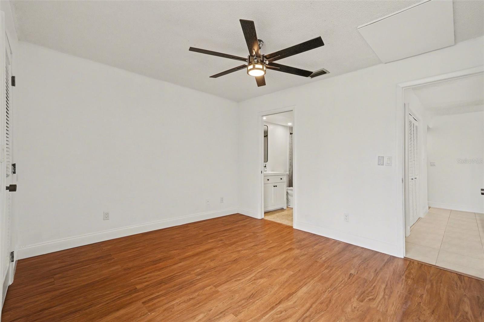 10 LESLEY LN — photo 24