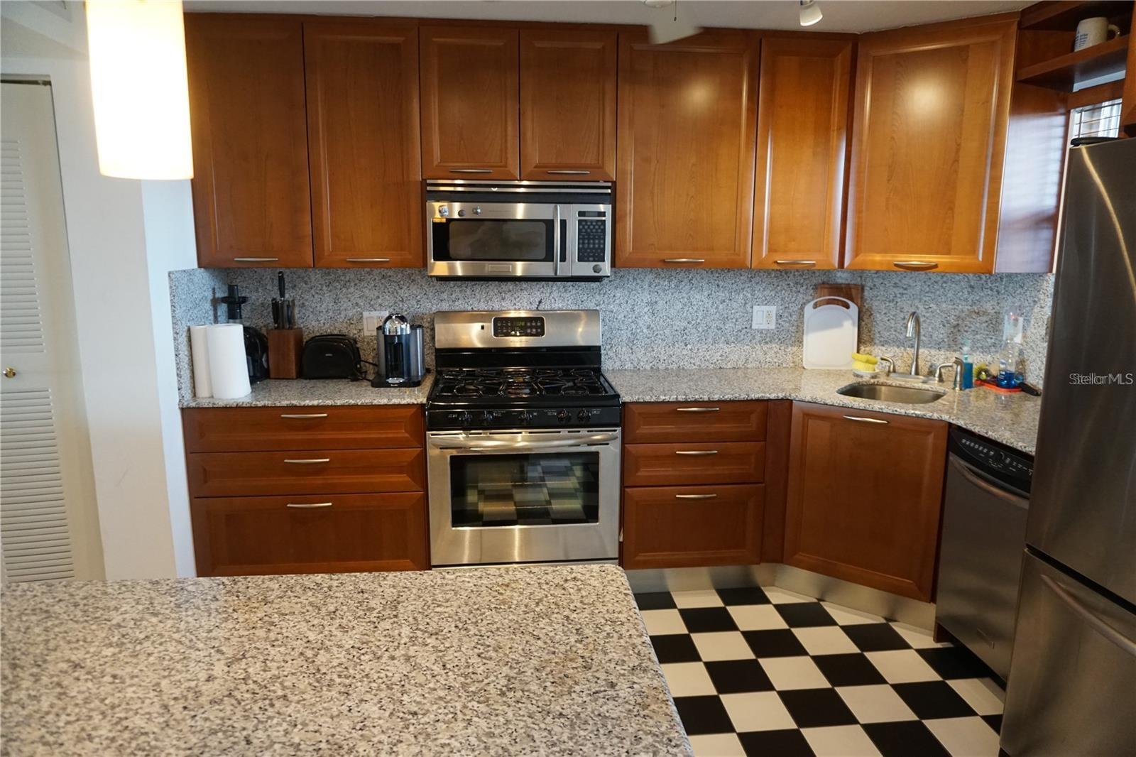 5900 SHORE BLVD S #402 — photo 8