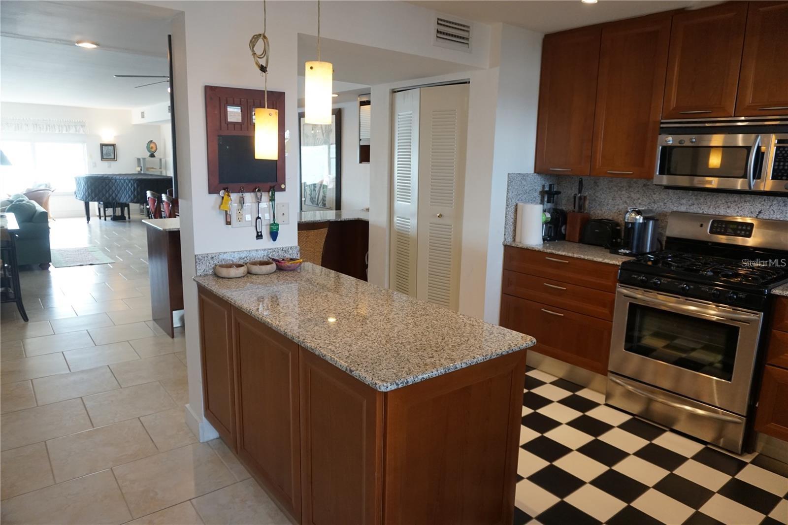 5900 SHORE BLVD S #402 — photo 7