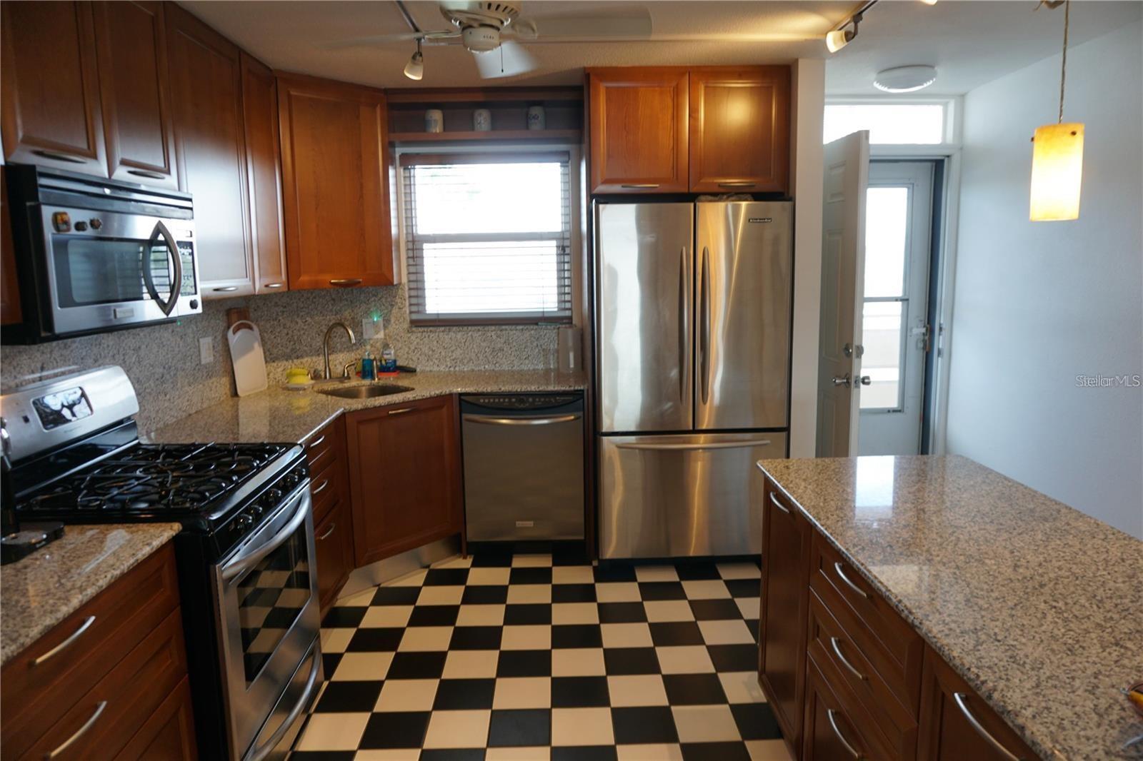 5900 SHORE BLVD S #402 — photo 9