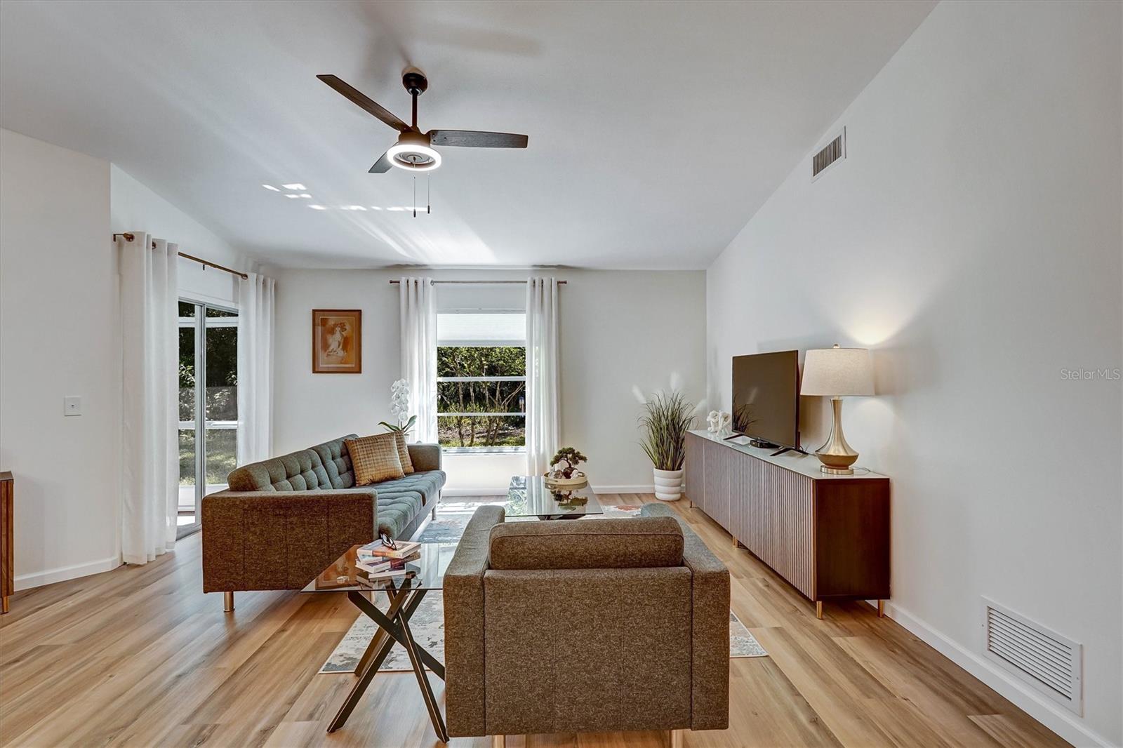 3925 OAKHURST BLVD — photo 9