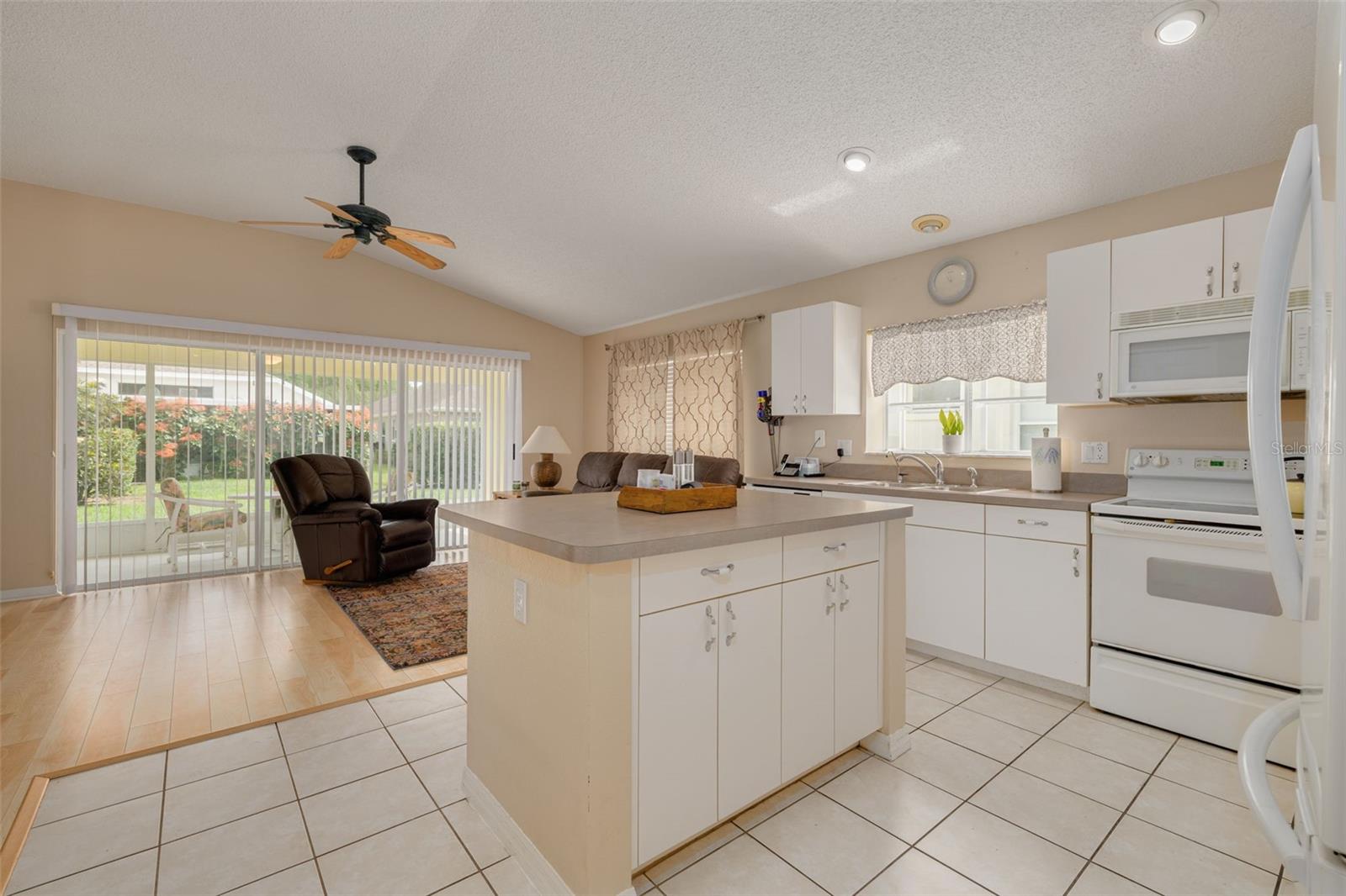 7843 CRAIGHURST LOOP — photo 9
