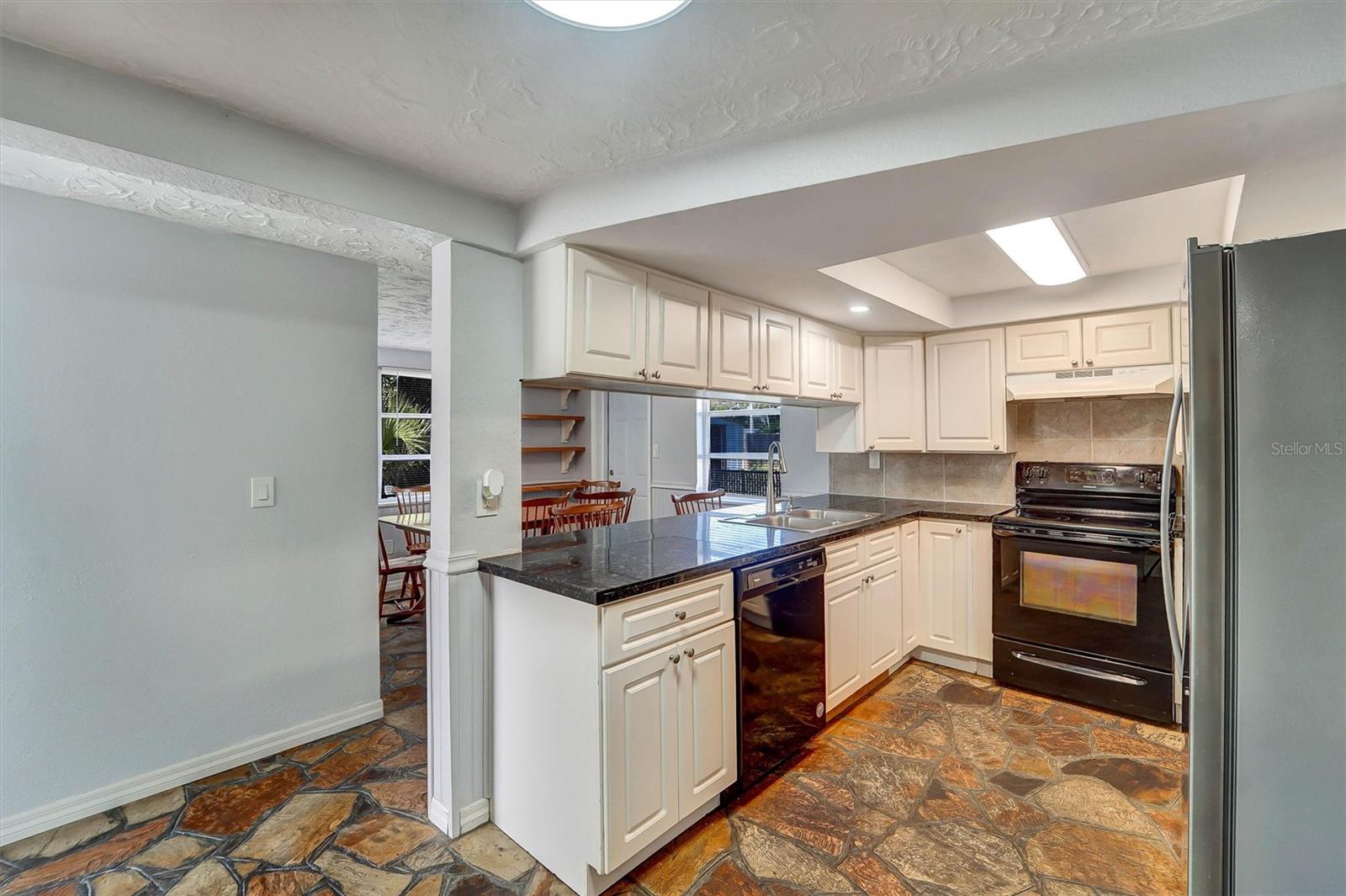 5344 NANCY LN — photo 8