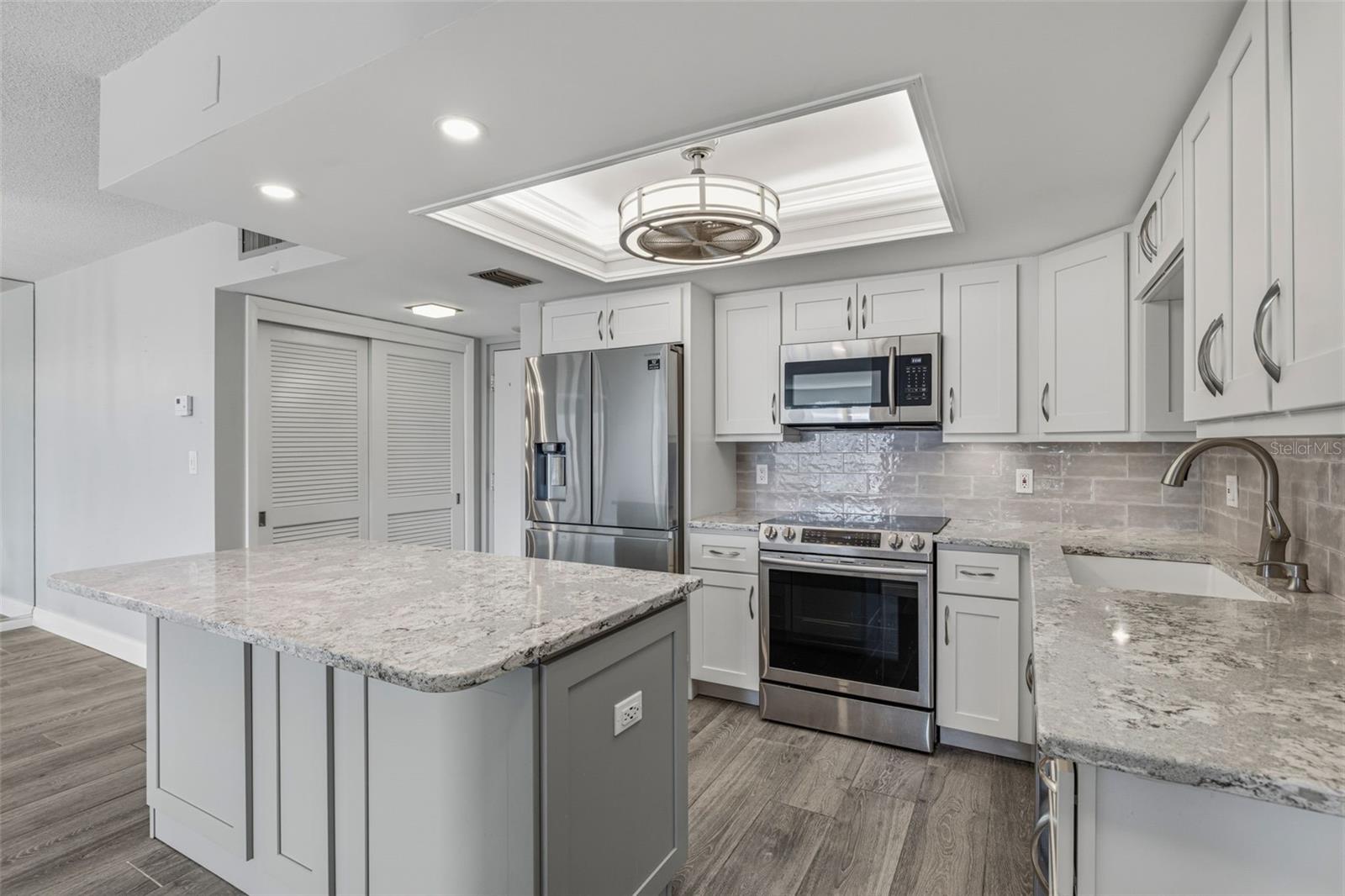 5220 BRITTANY DR S #901 — photo 8