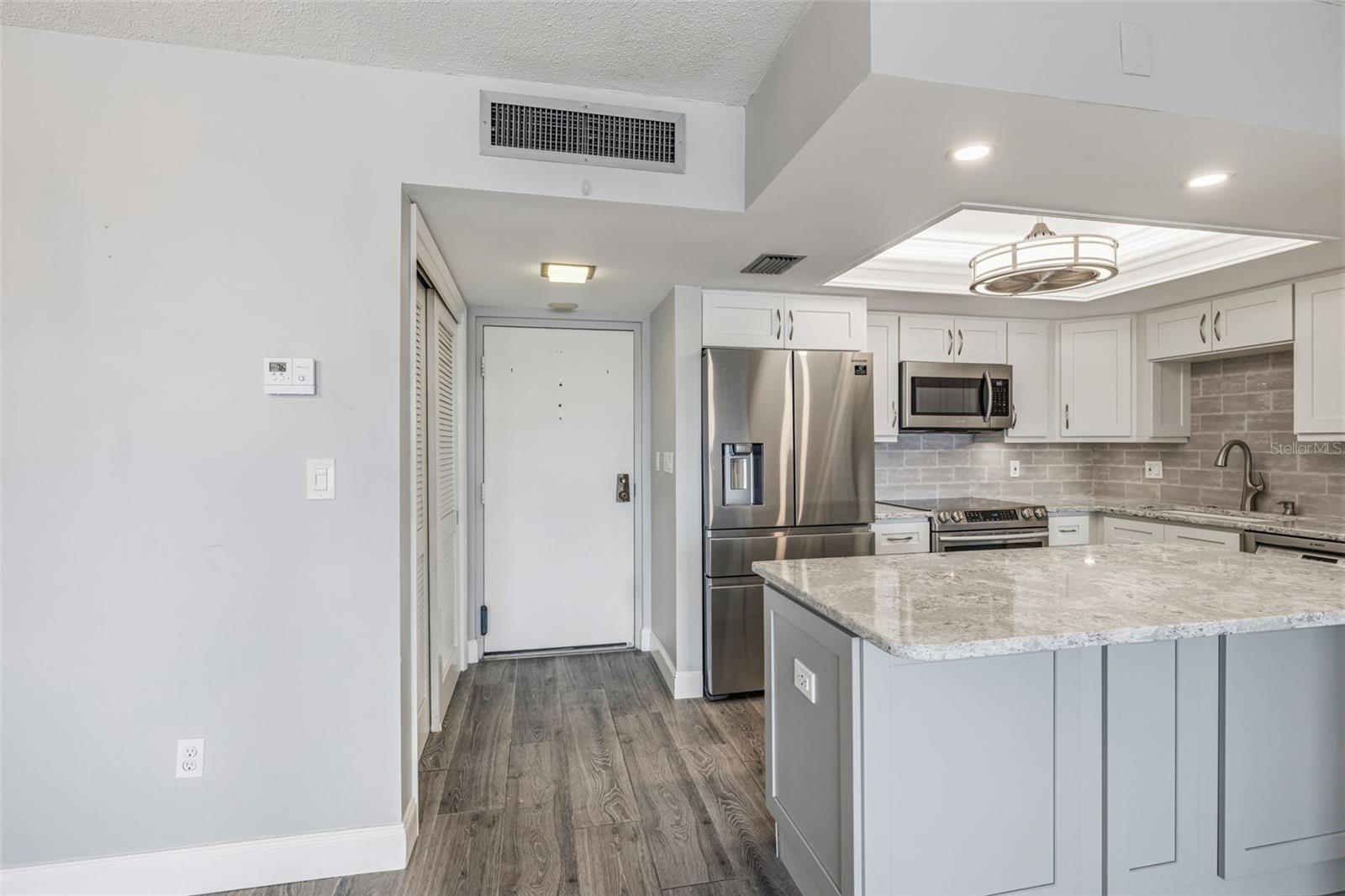 5220 BRITTANY DR S #901 — photo 4