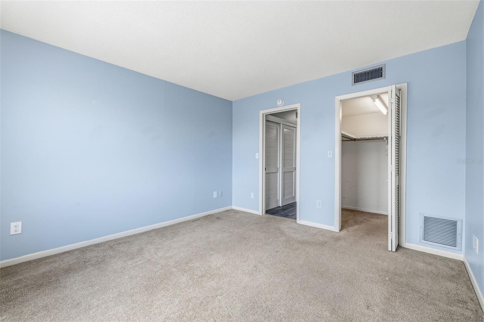 5220 BRITTANY DR S #901 — photo 25