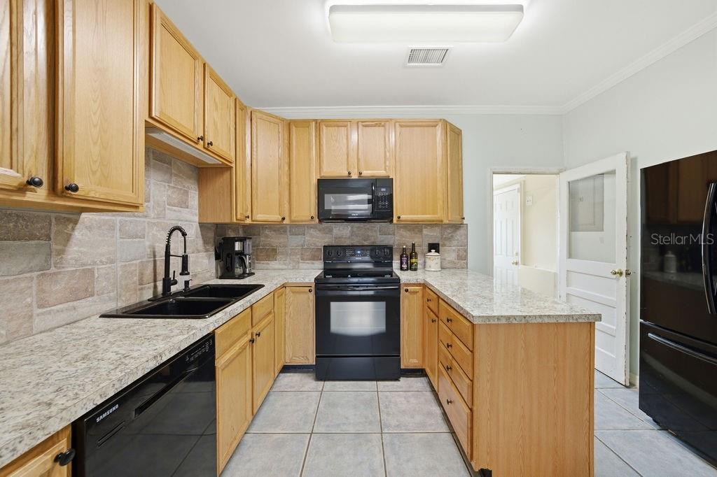 7207 S WEST SHORE BLVD — photo 11