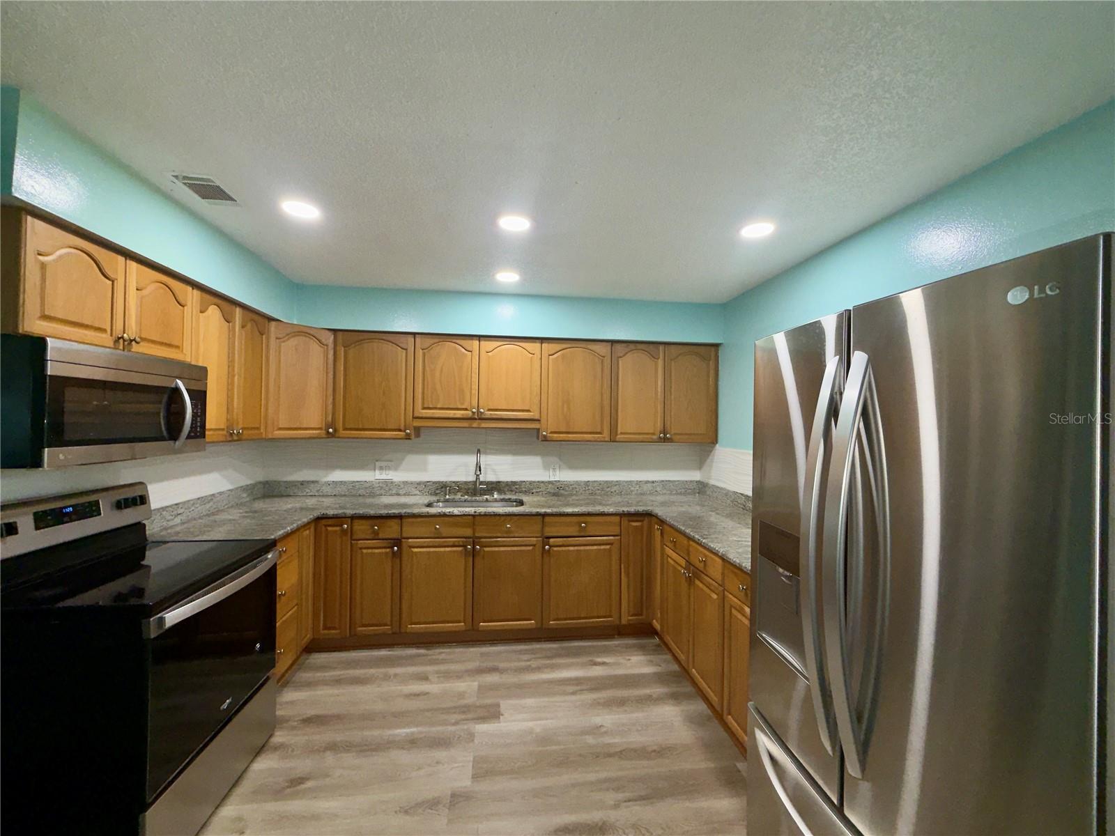 9805 LILY ST N #9805 — photo 7