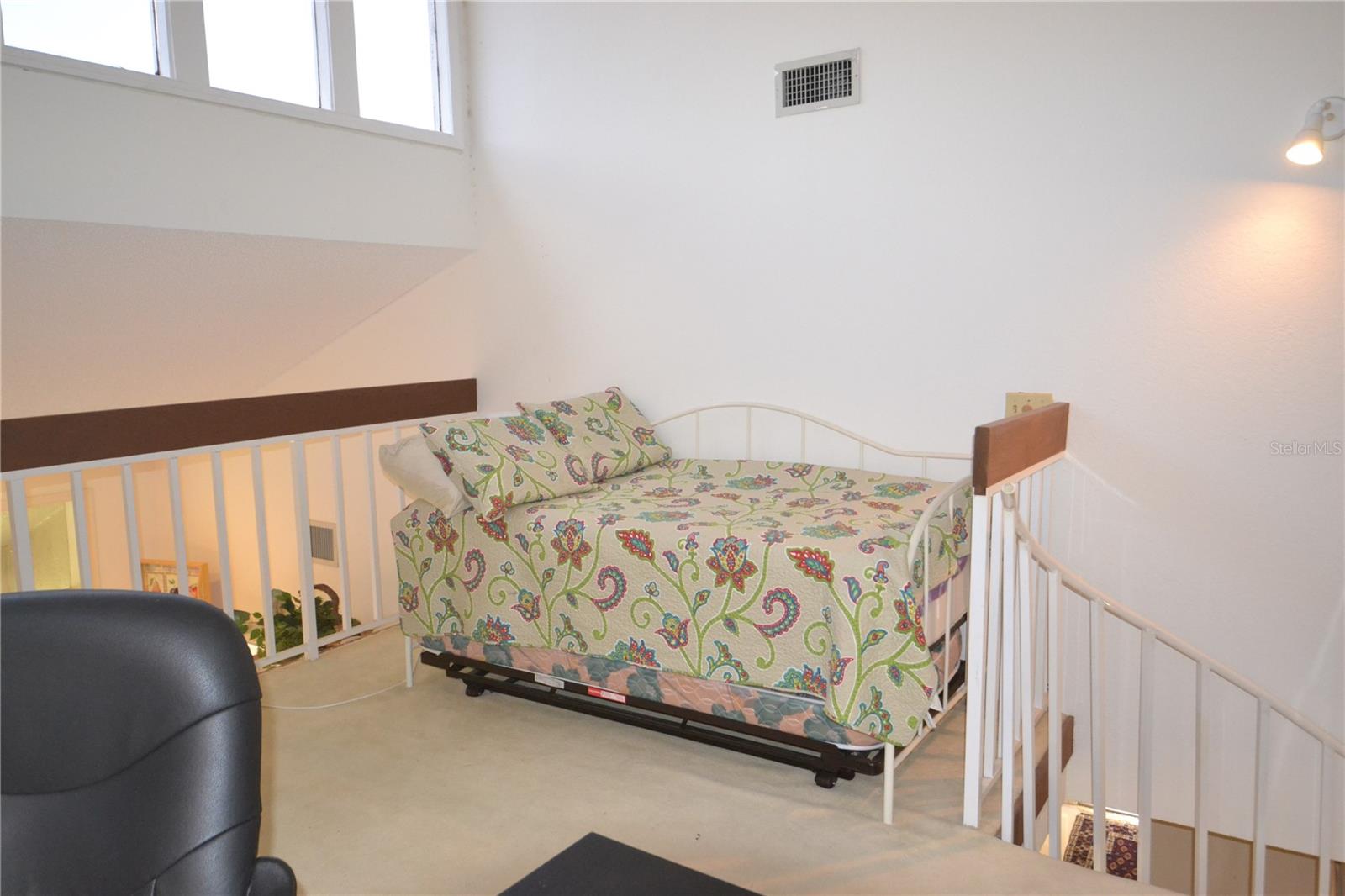 112 LINDSAY LN — photo 8