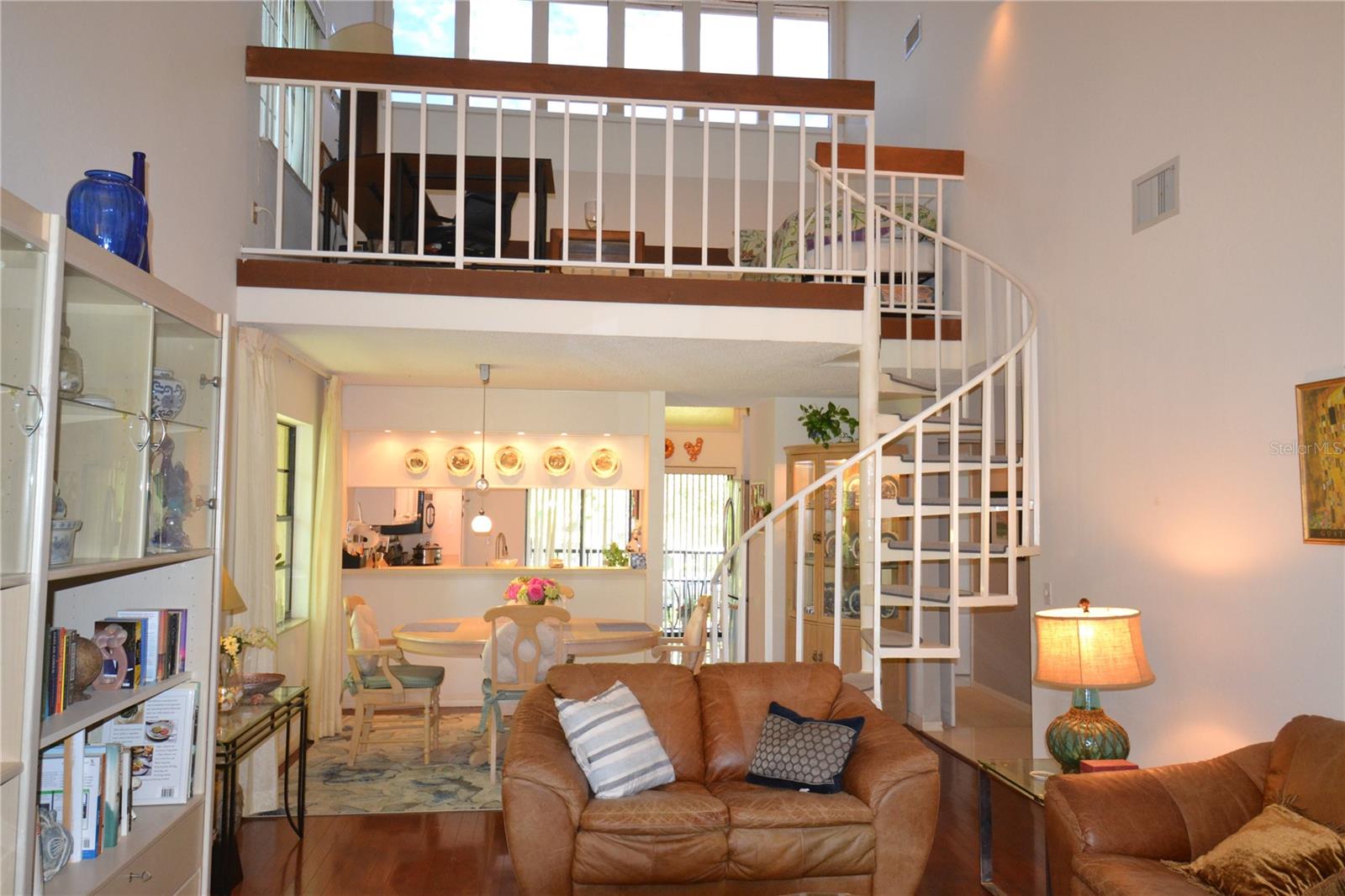 112 LINDSAY LN — photo 39