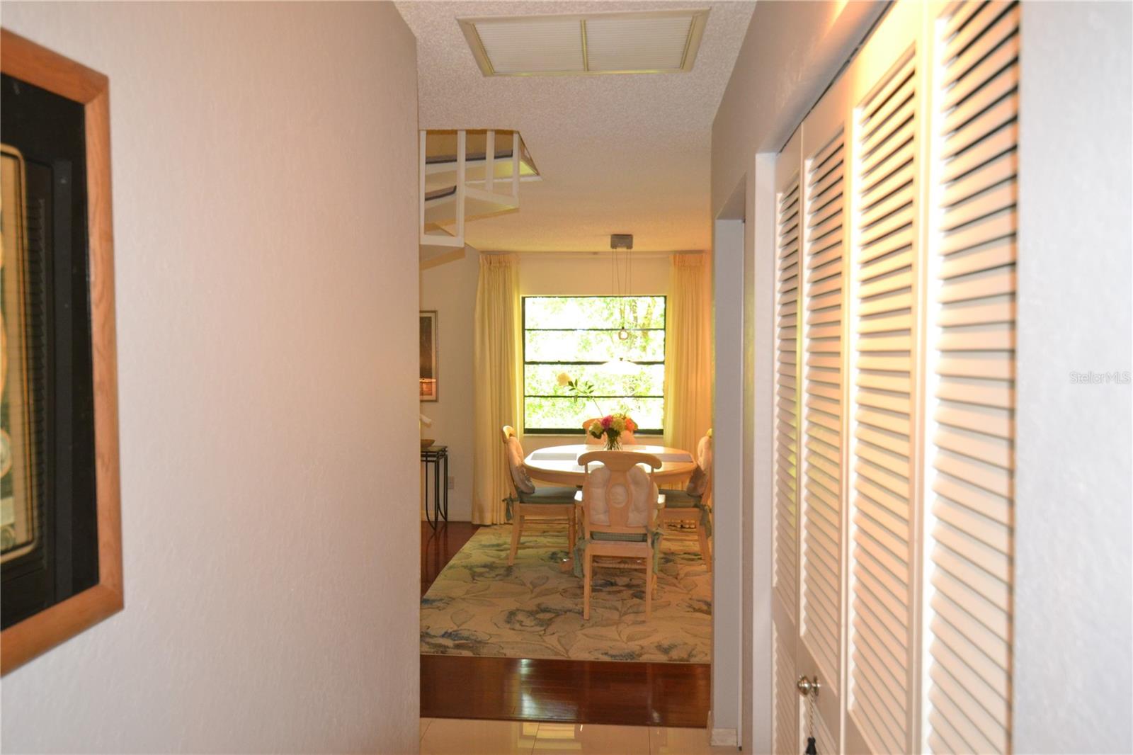 112 LINDSAY LN — photo 15