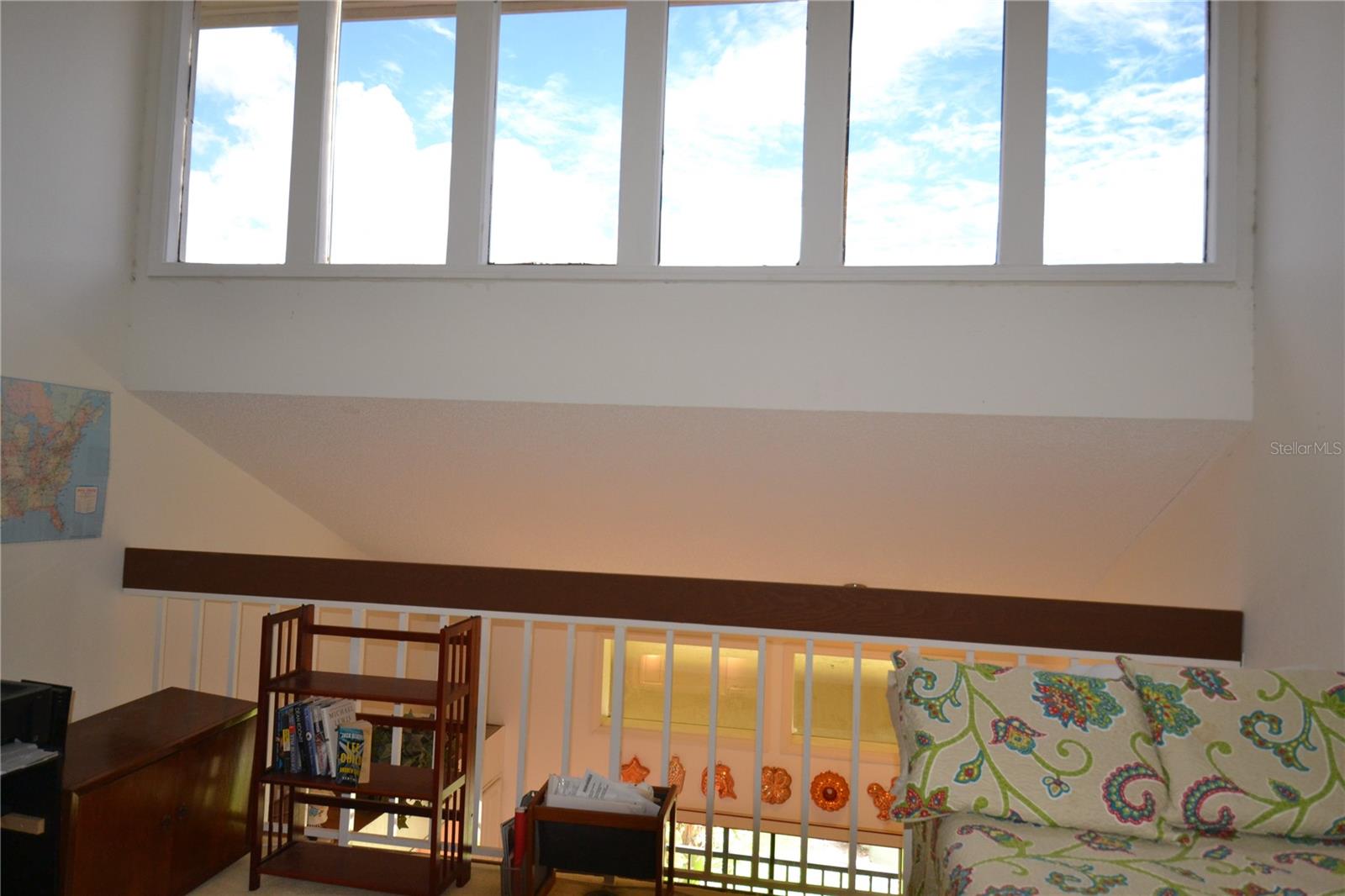 112 LINDSAY LN — photo 2