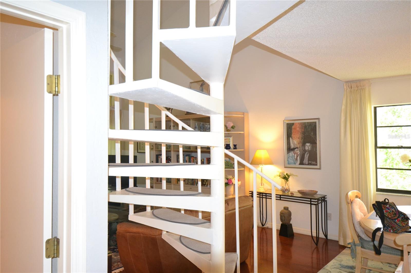 112 LINDSAY LN — photo 14