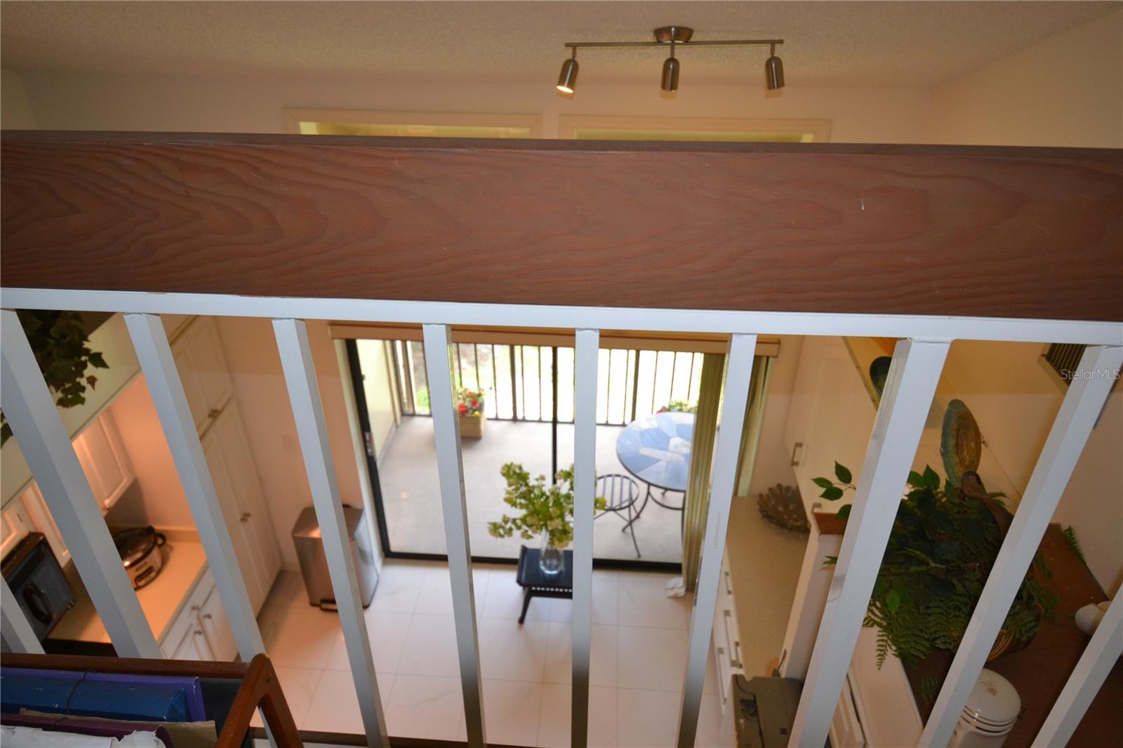 112 LINDSAY LN — photo 3