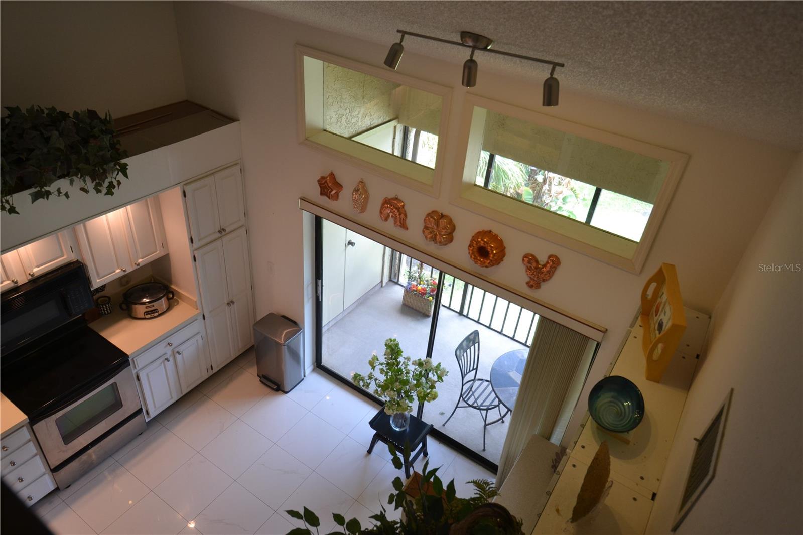 112 LINDSAY LN — photo 4