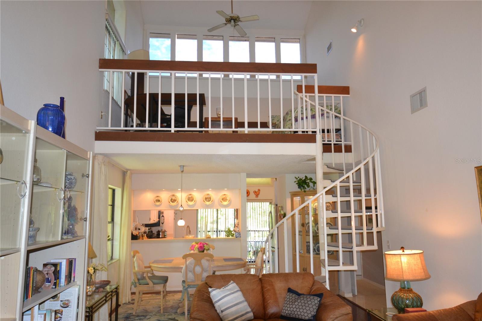 112 LINDSAY LN — photo 40