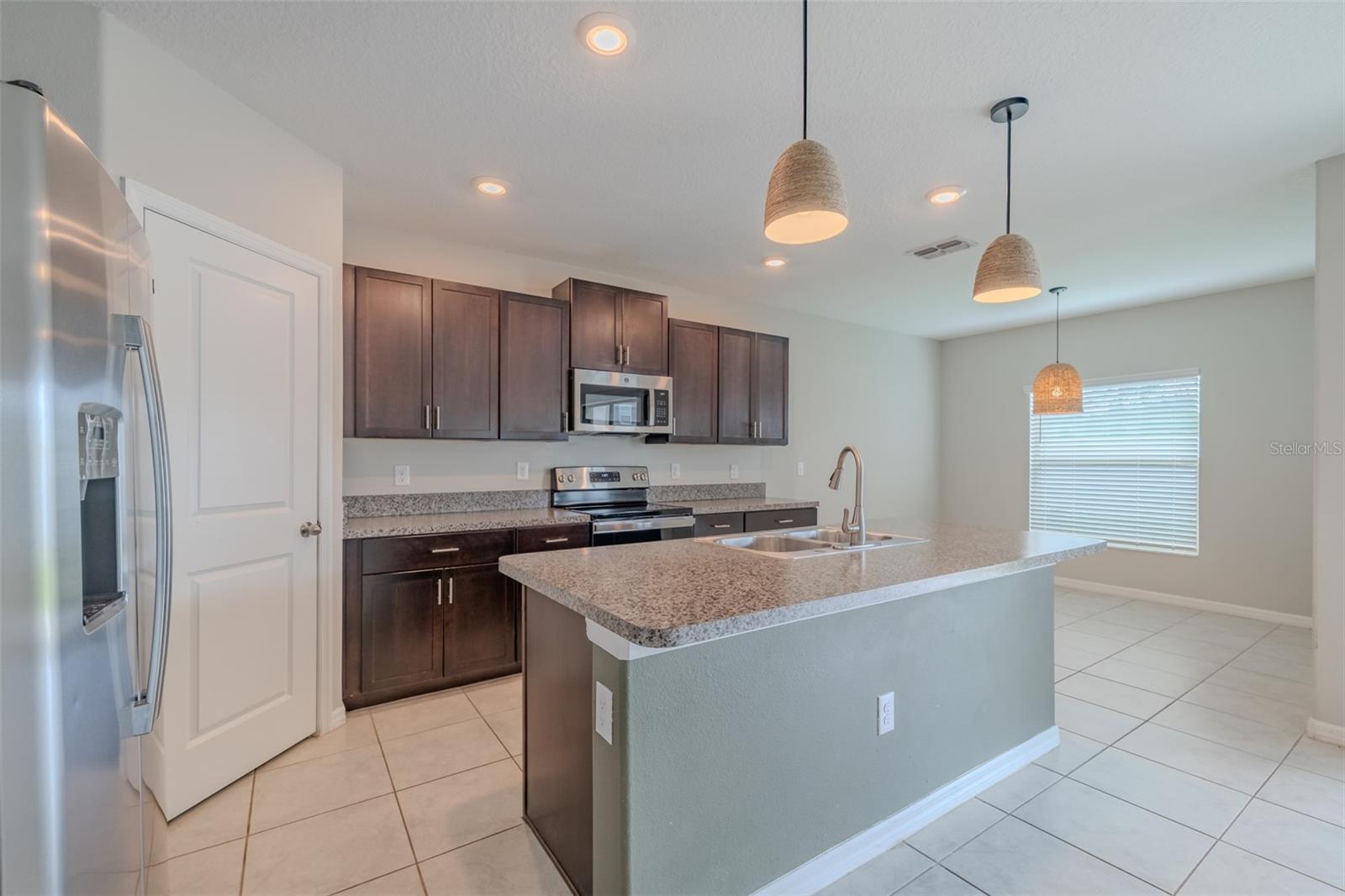 4712 RON EDDIE — photo 10