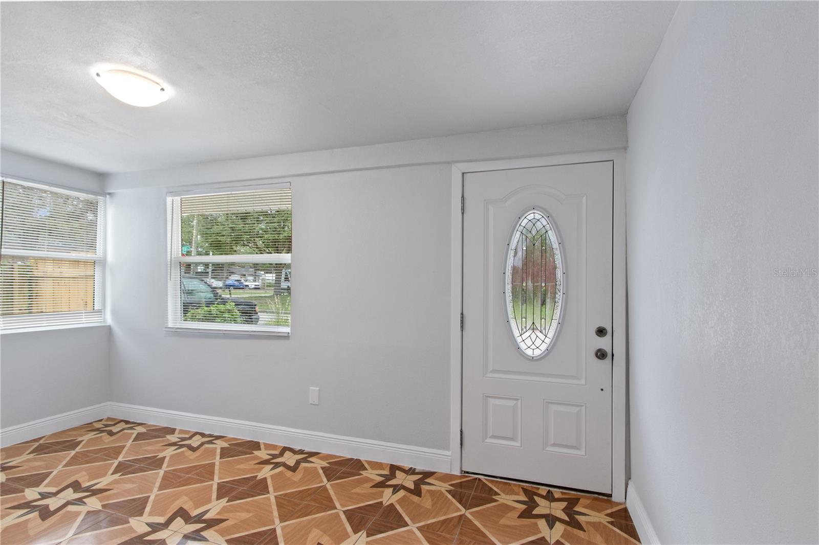 8514 N MITCHELL AVE — photo 3