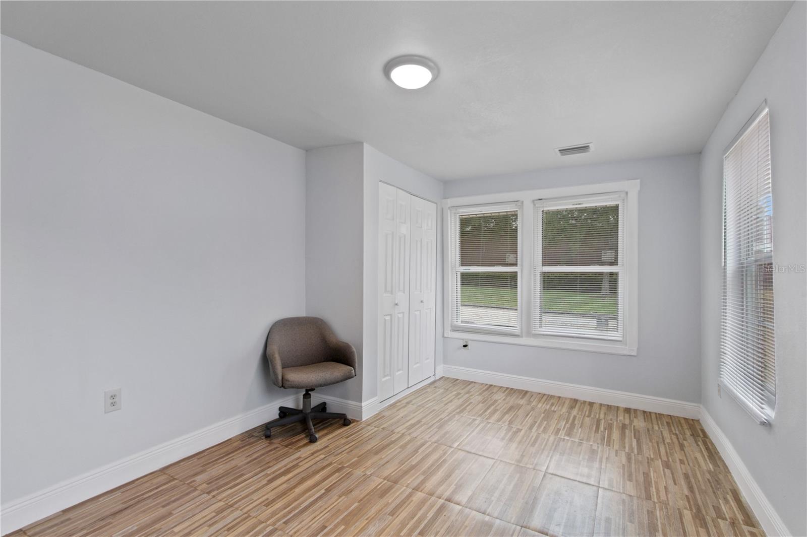 8514 N MITCHELL AVE — photo 6