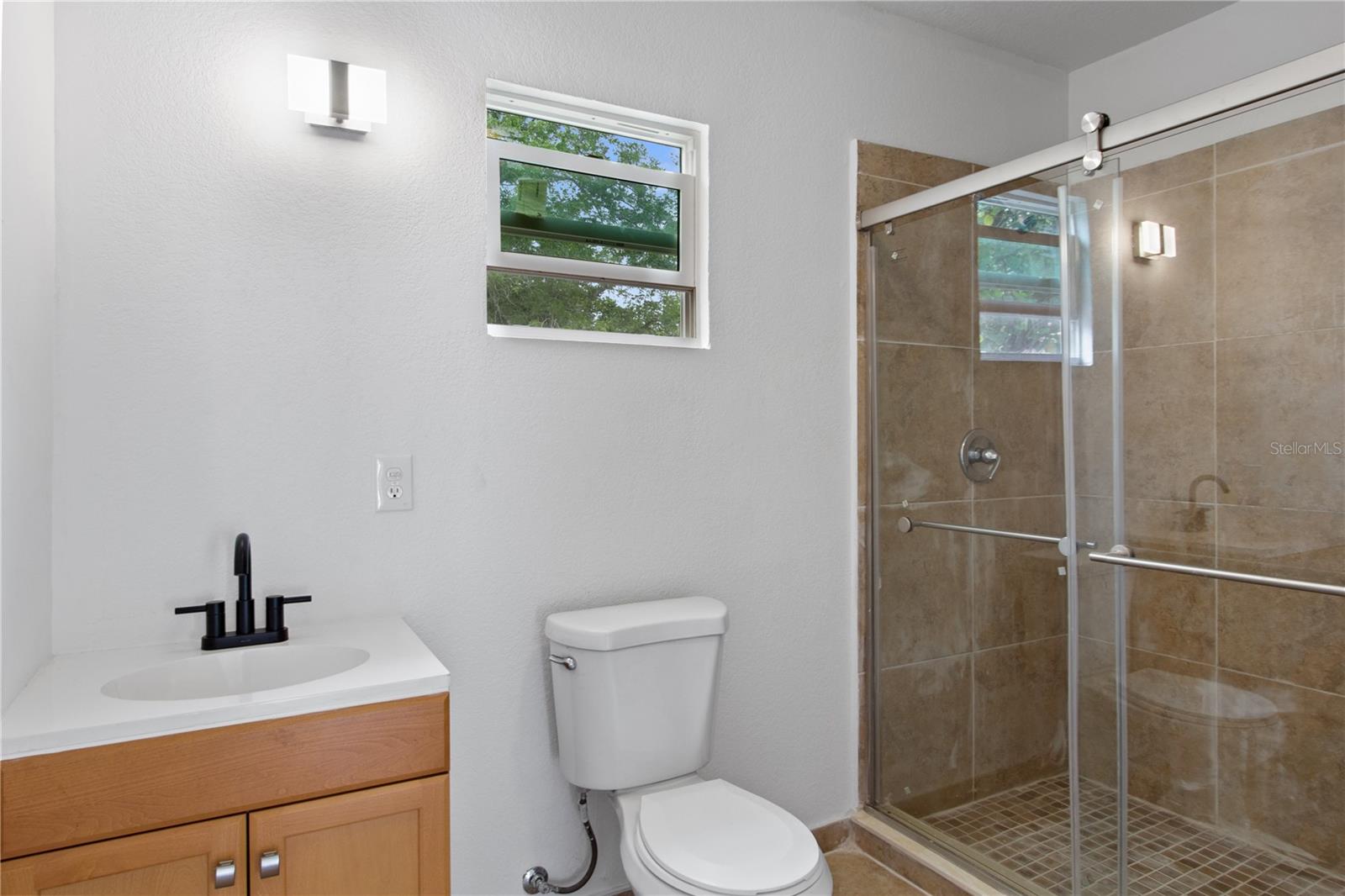 8514 N MITCHELL AVE — photo 12