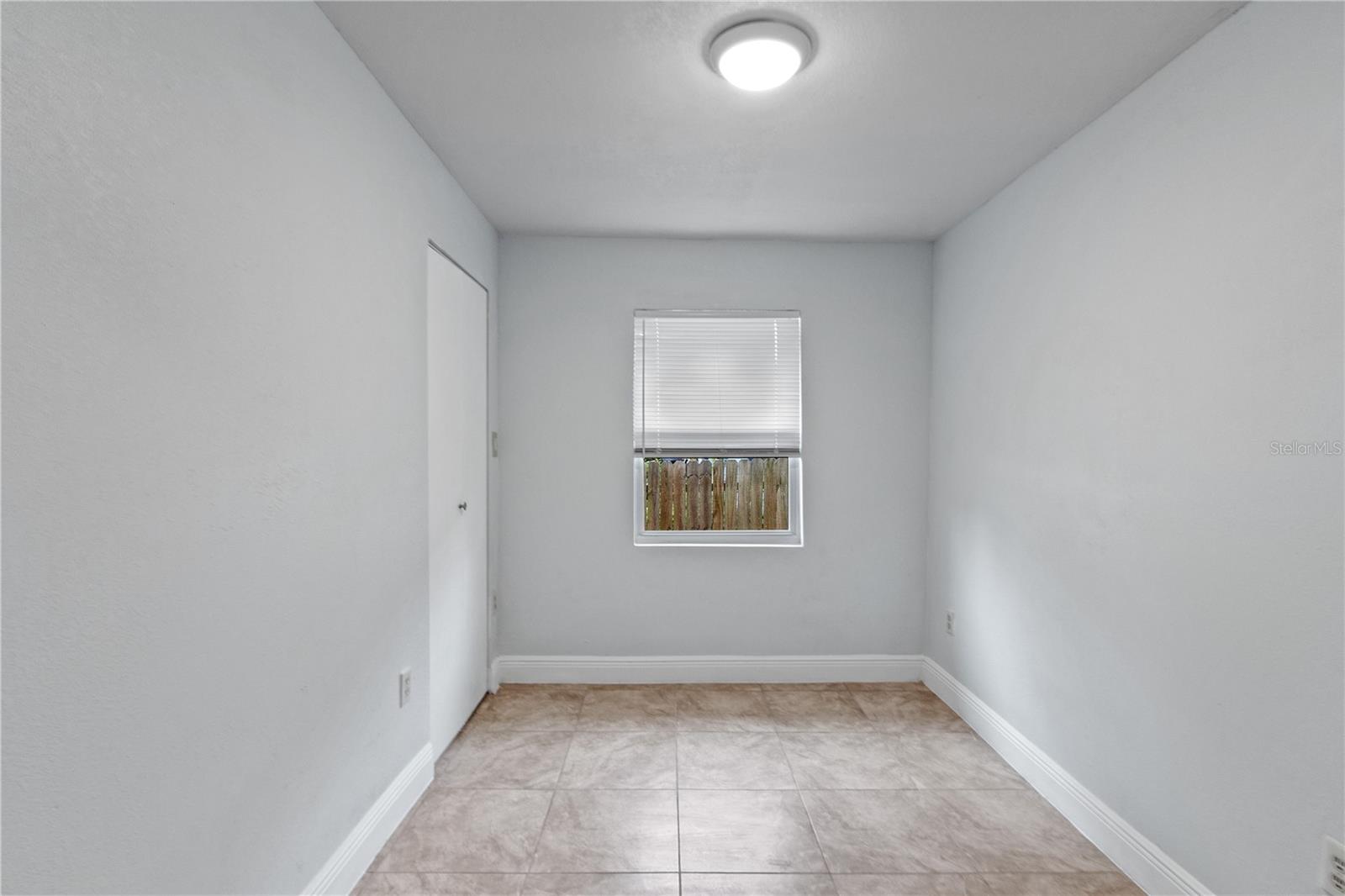 8514 N MITCHELL AVE — photo 10