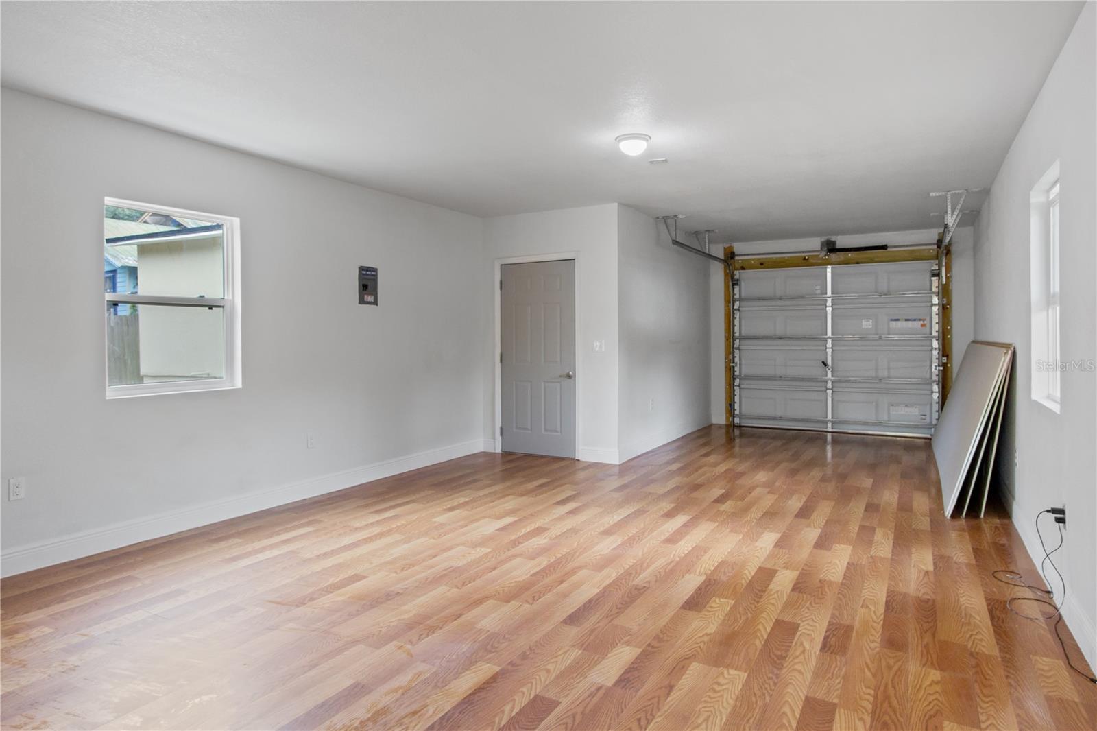 8514 N MITCHELL AVE — photo 2