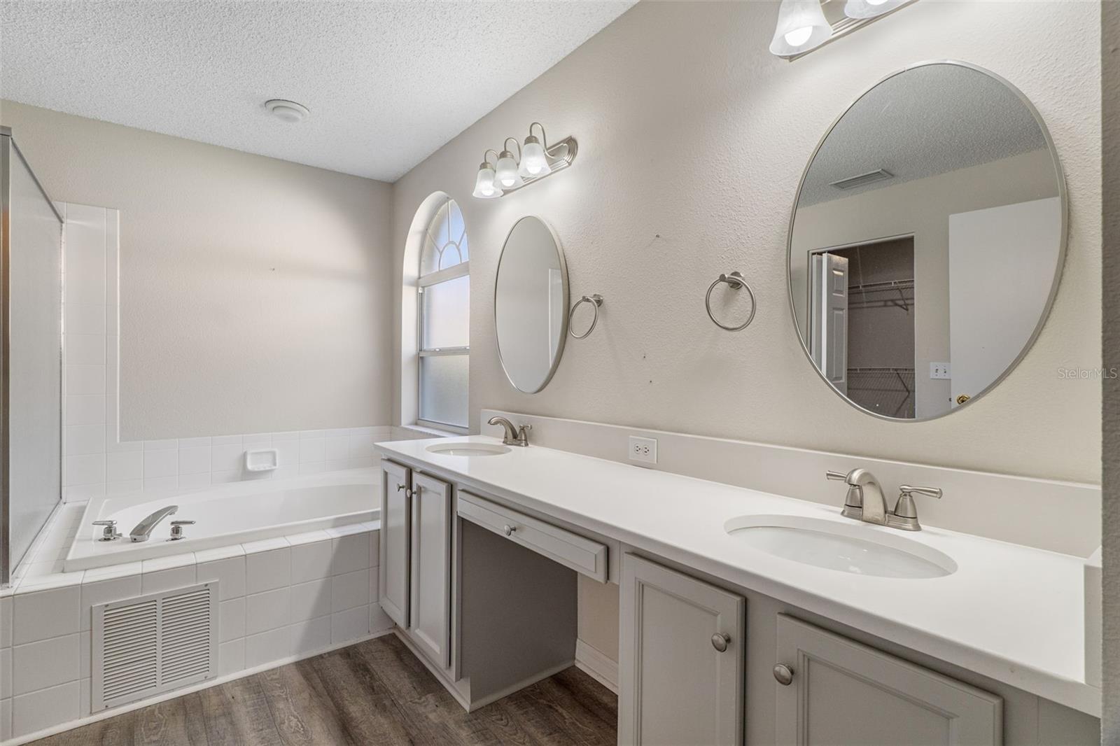 18236 WEBSTER GROVE DR — photo 32
