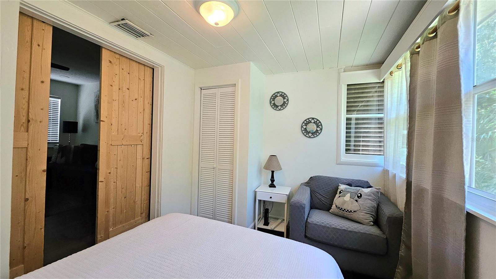 618 S CREST AVE — photo 14