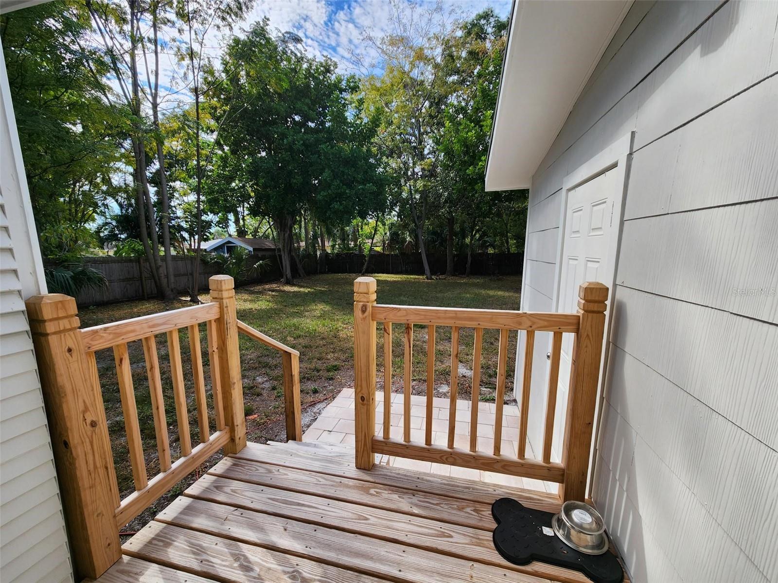 618 S CREST AVE — photo 16