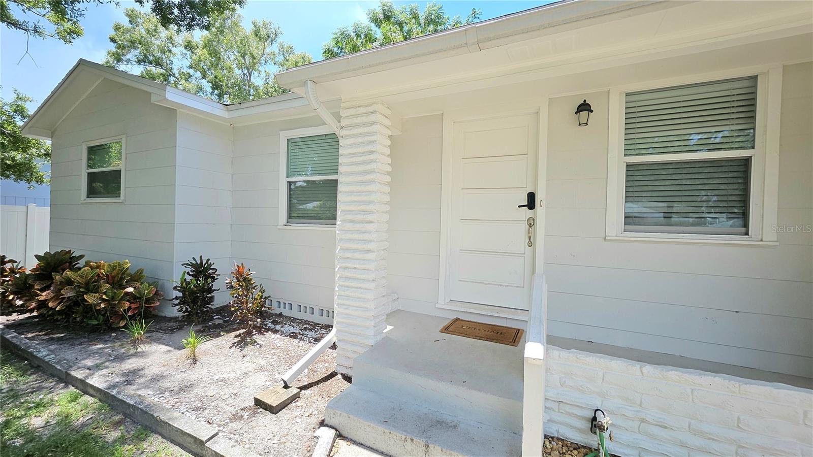 618 S CREST AVE — photo 3