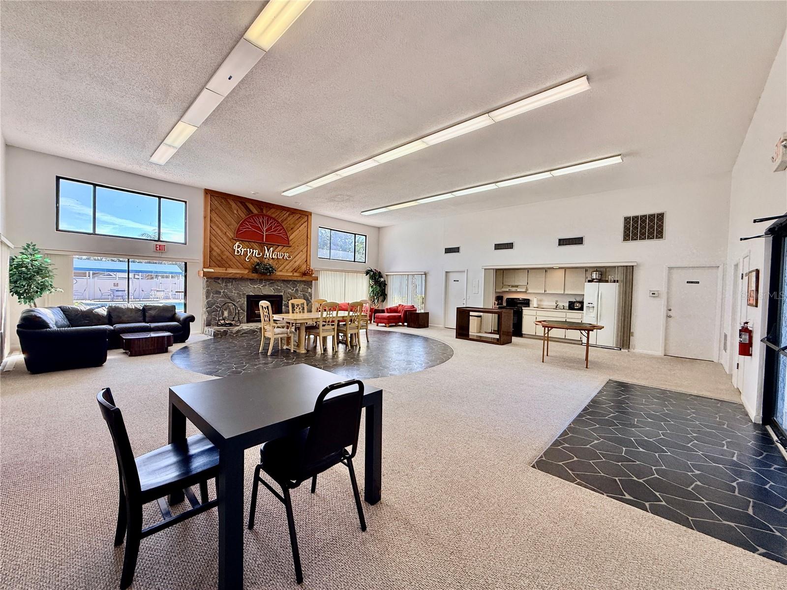 2749 COUNTRYSIDE BLVD #14 — photo 37