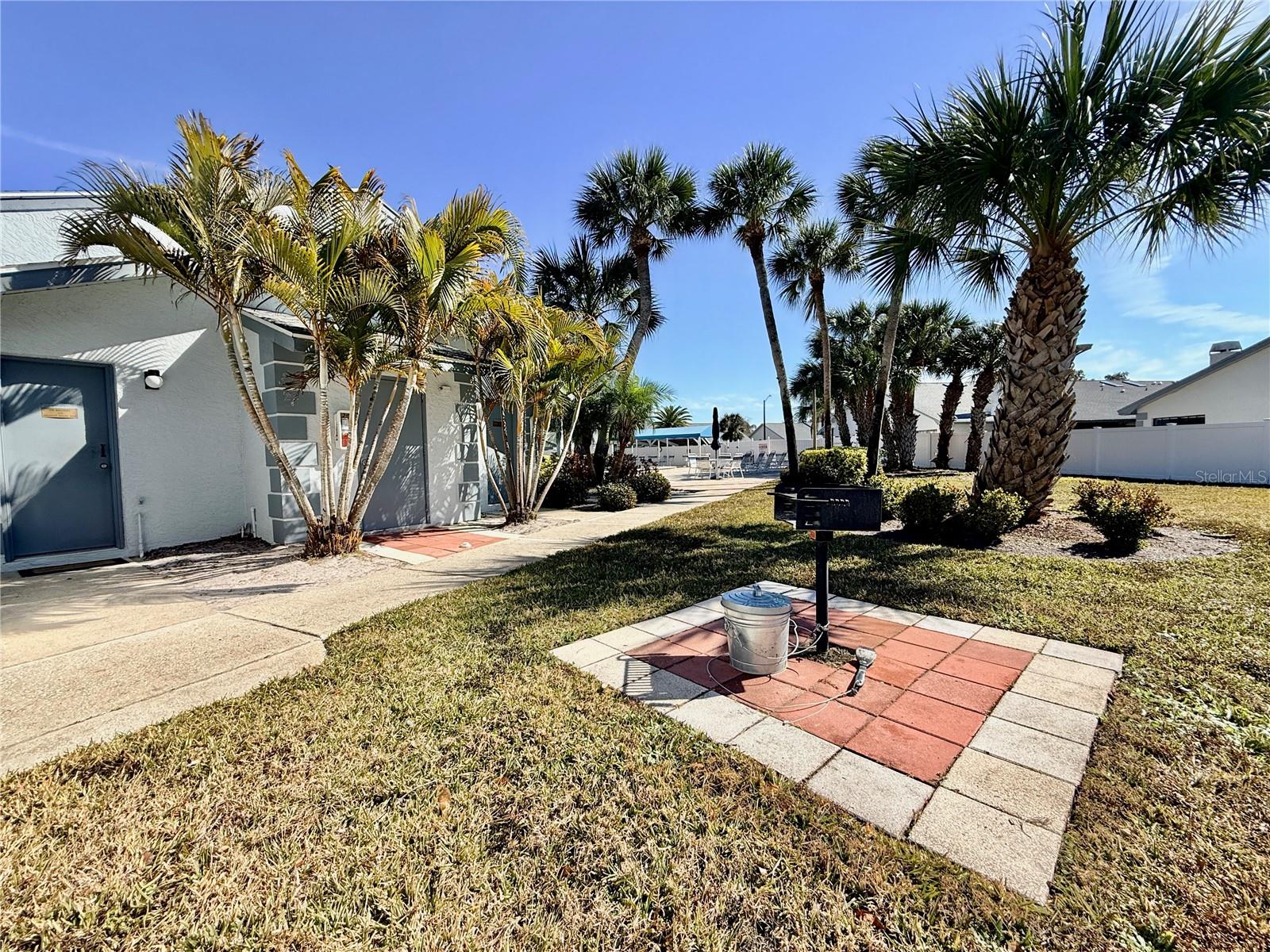 2749 COUNTRYSIDE BLVD #14 — photo 33