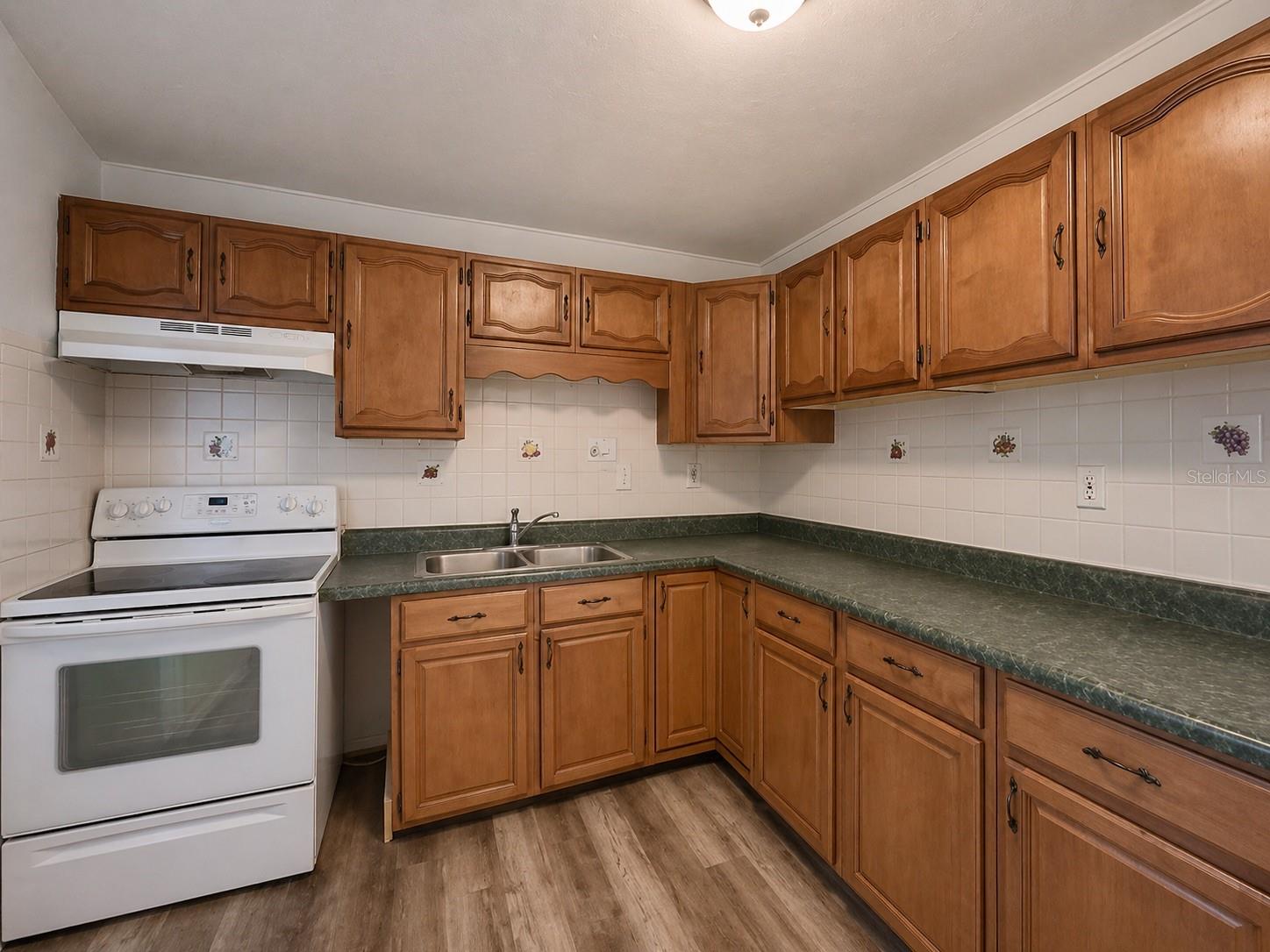 1003 E 22ND AVE — photo 6