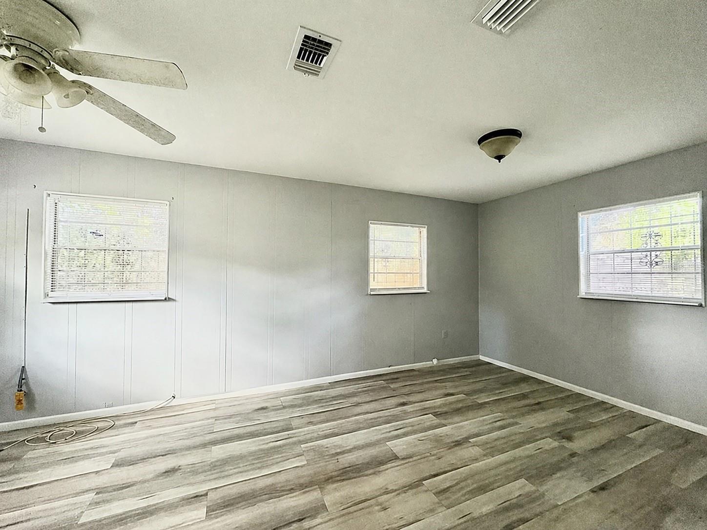 1003 E 22ND AVE — photo 11