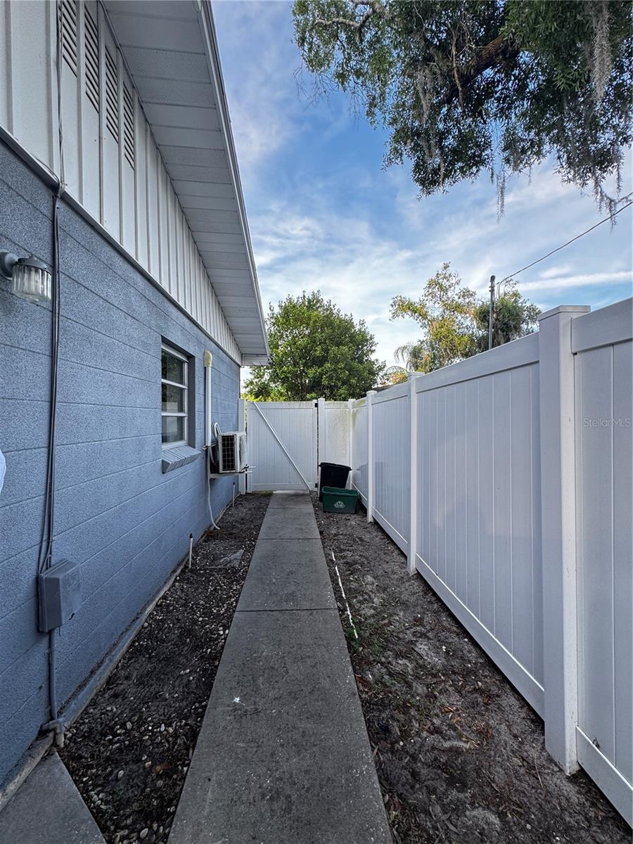 309 BELLE CLAIRE PL — photo 27