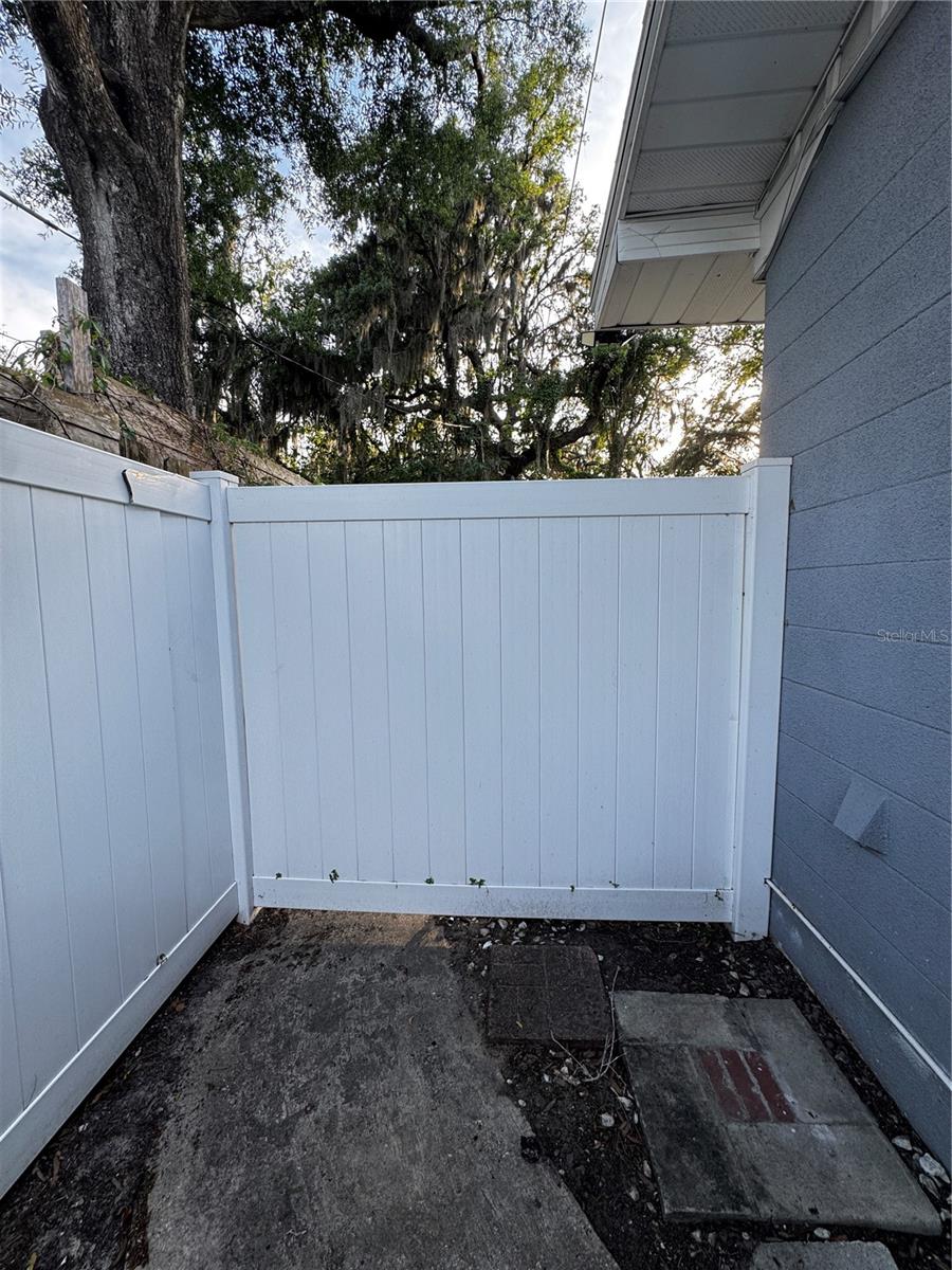 309 BELLE CLAIRE PL — photo 26