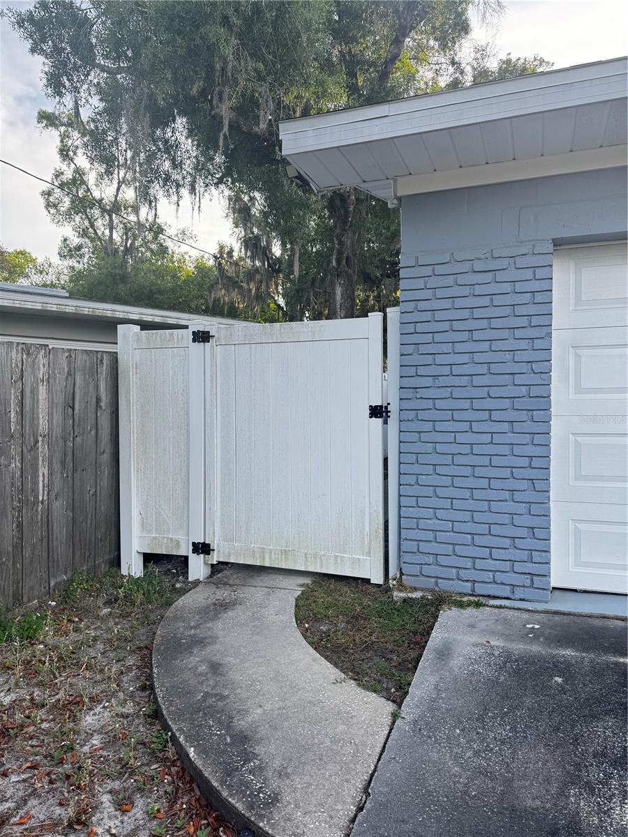 309 BELLE CLAIRE PL — photo 28