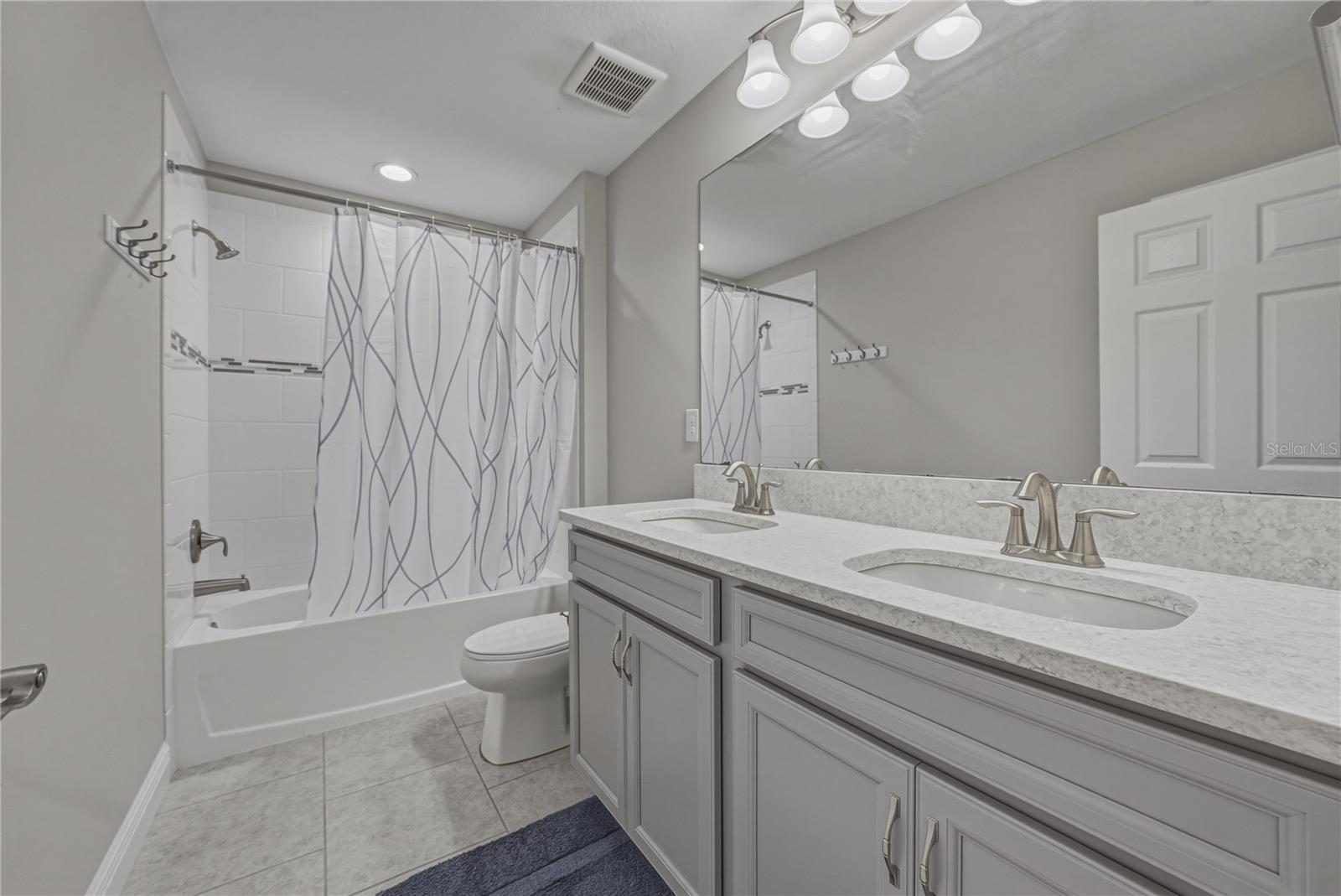 14633 RED CASTLE AVE — photo 36